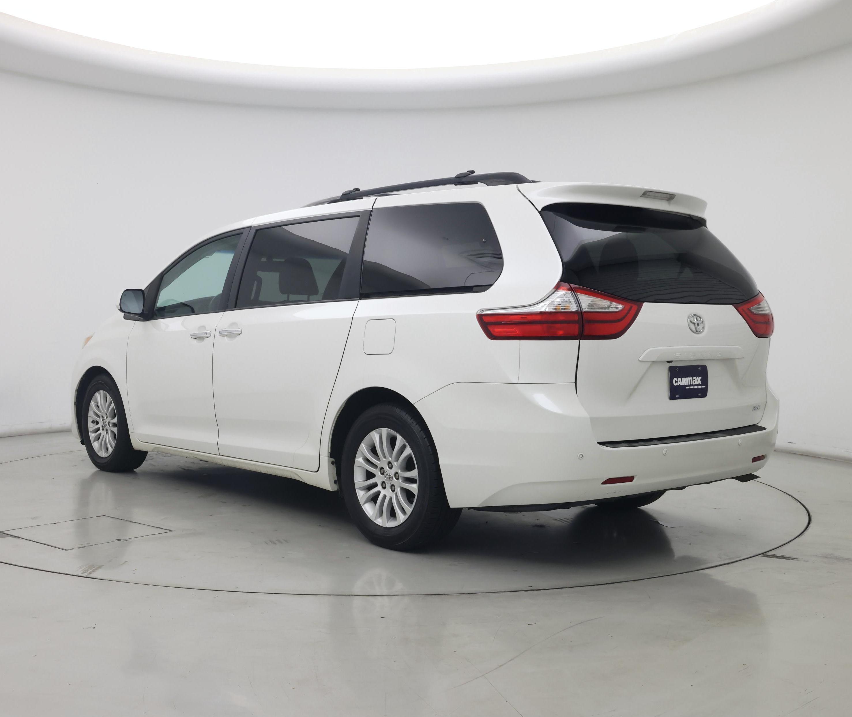 Thumbnail: 2015 Toyota Sienna - 2