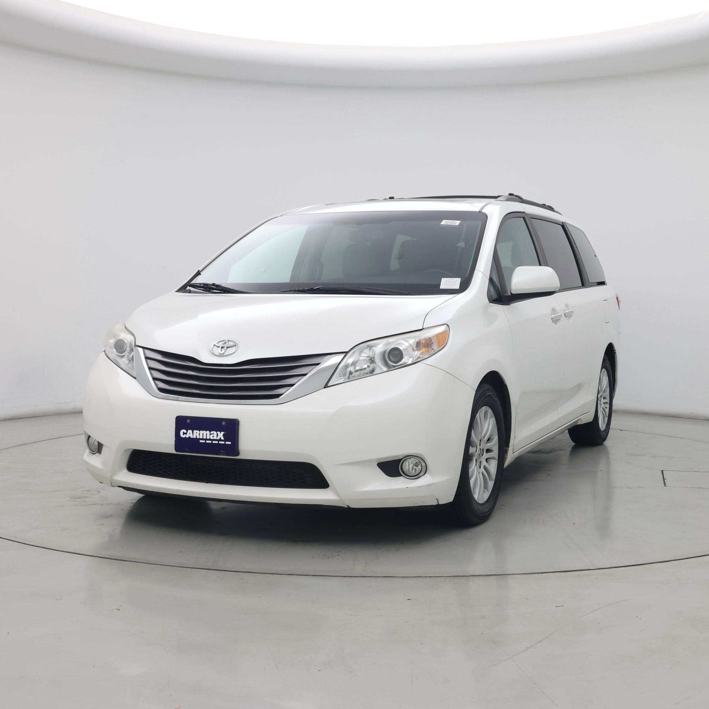 Thumbnail: 2015 Toyota Sienna - 4