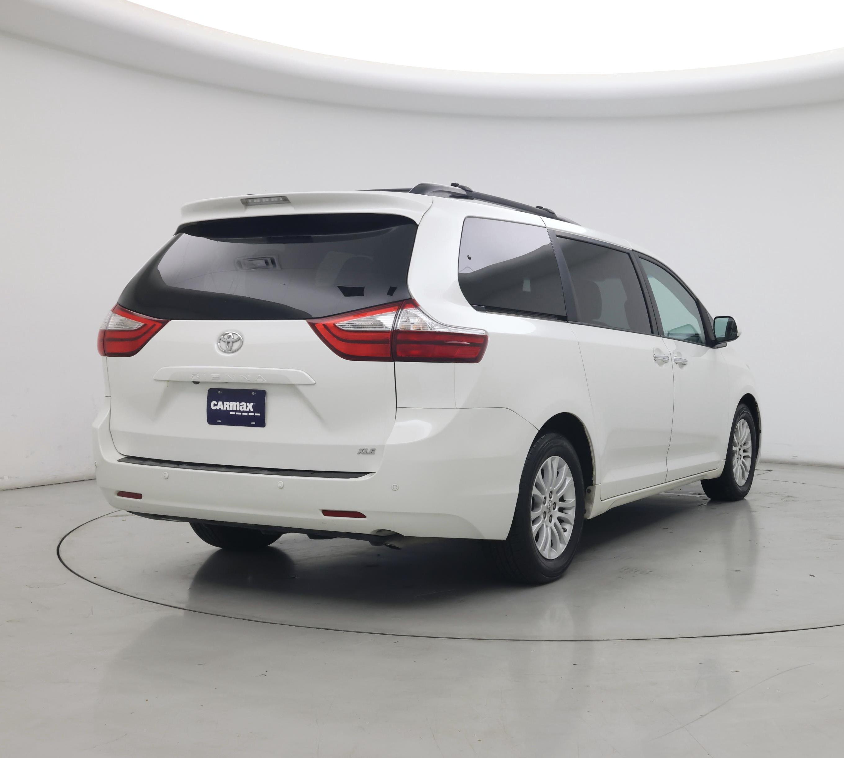Thumbnail: 2015 Toyota Sienna - 8