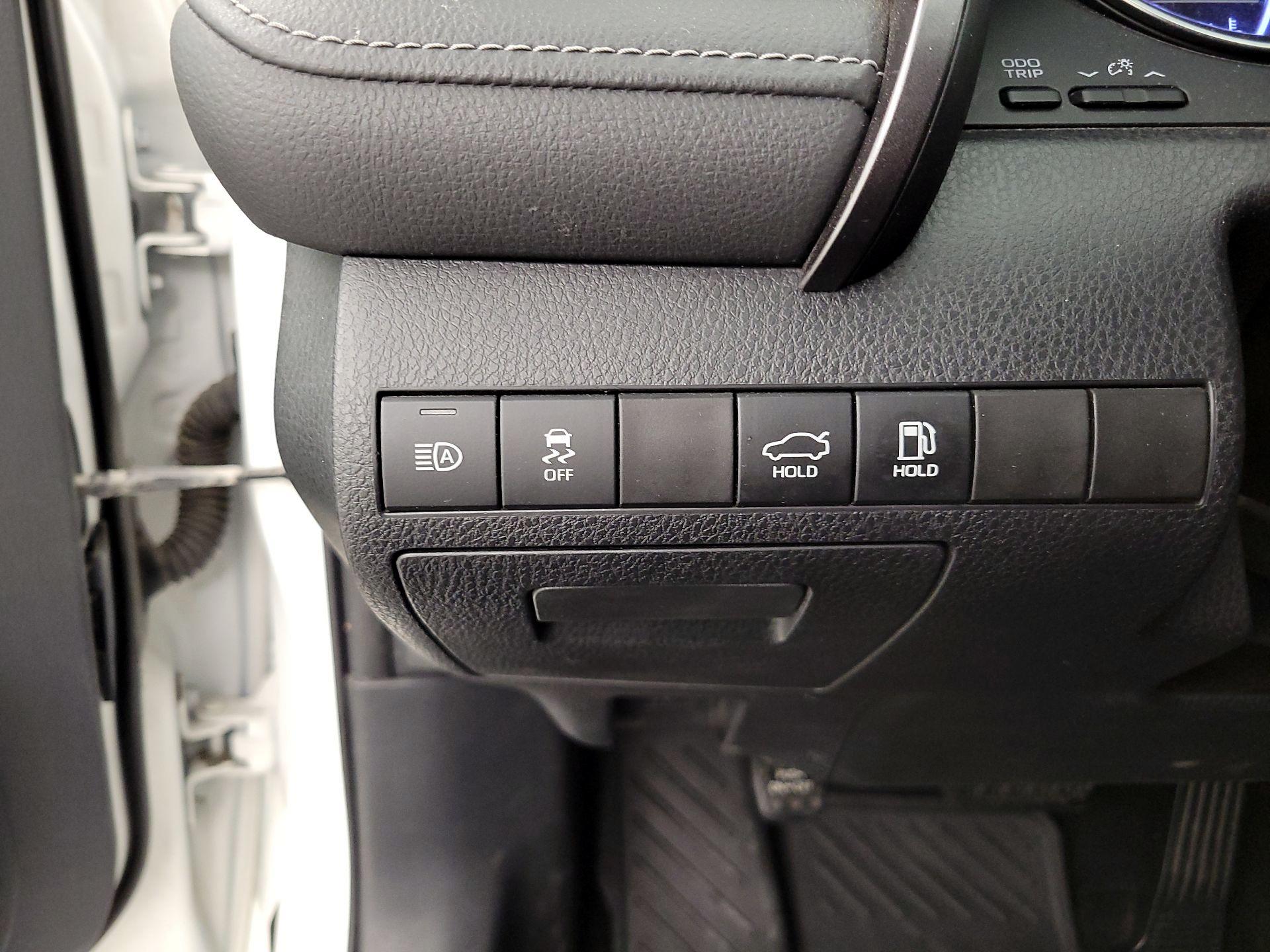 Thumbnail: 2019 Toyota Camry - 13