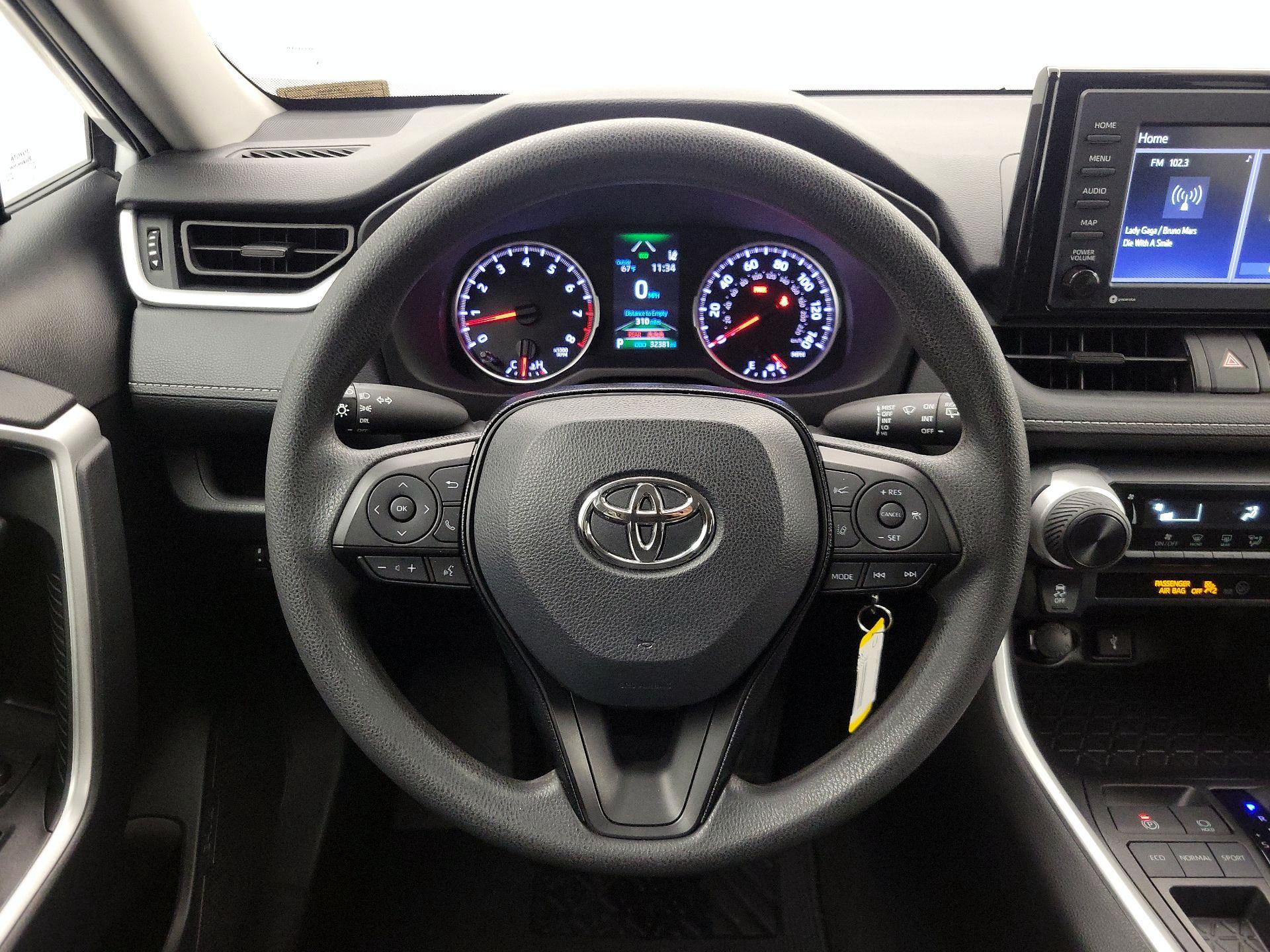 Thumbnail: 2021 Toyota RAV4 - 10