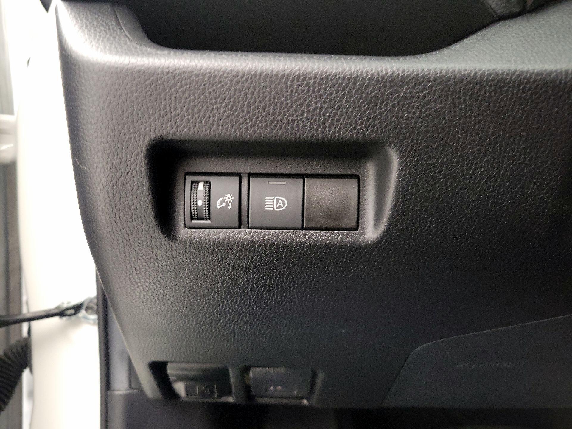 Thumbnail: 2021 Toyota RAV4 - 13