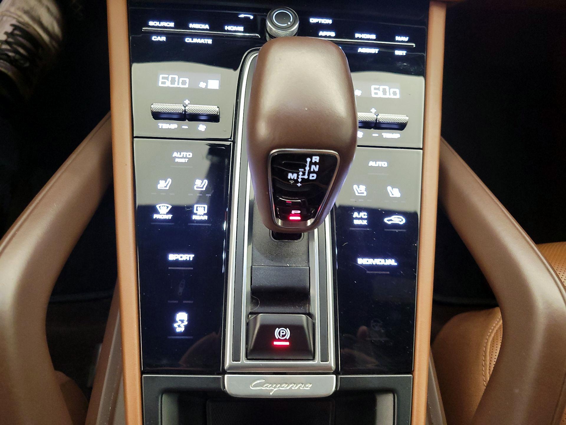 Thumbnail: 2023 Porsche Cayenne - 16