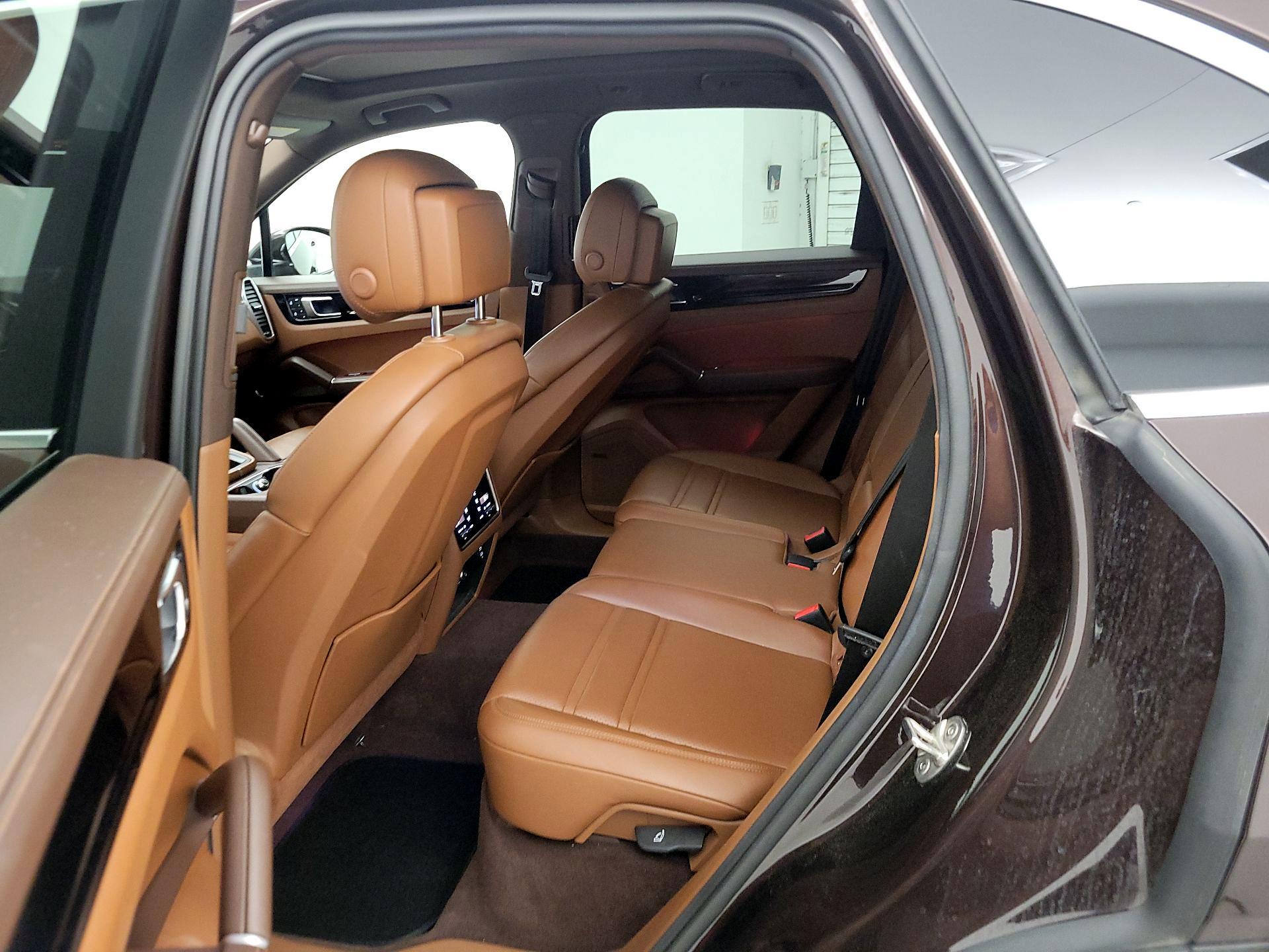 Thumbnail: 2023 Porsche Cayenne - 17