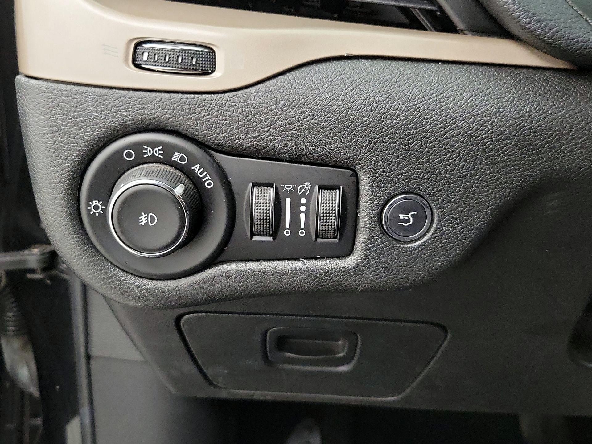 Thumbnail: 2014 Jeep Cherokee - 13