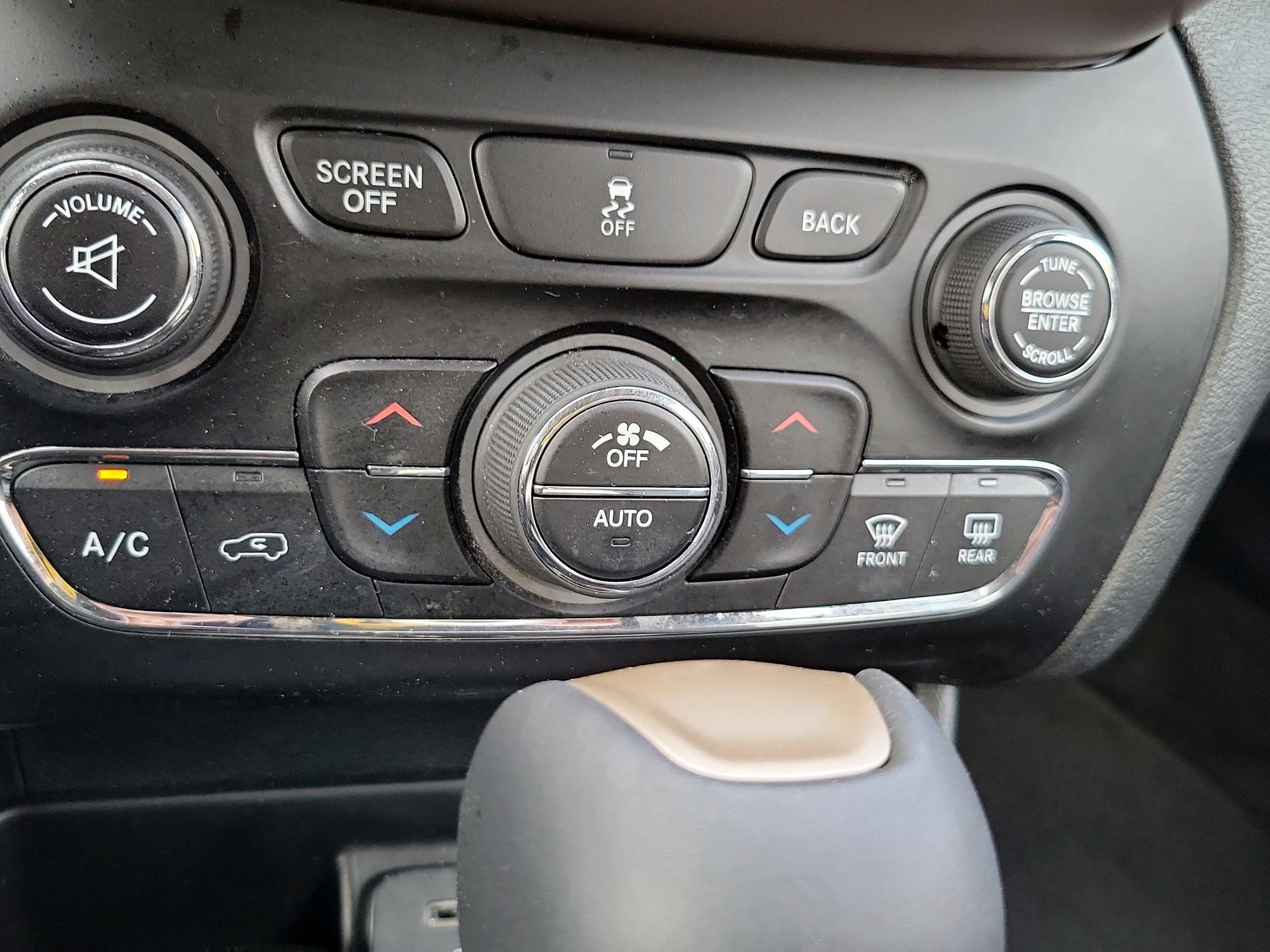 Thumbnail: 2014 Jeep Cherokee - 17