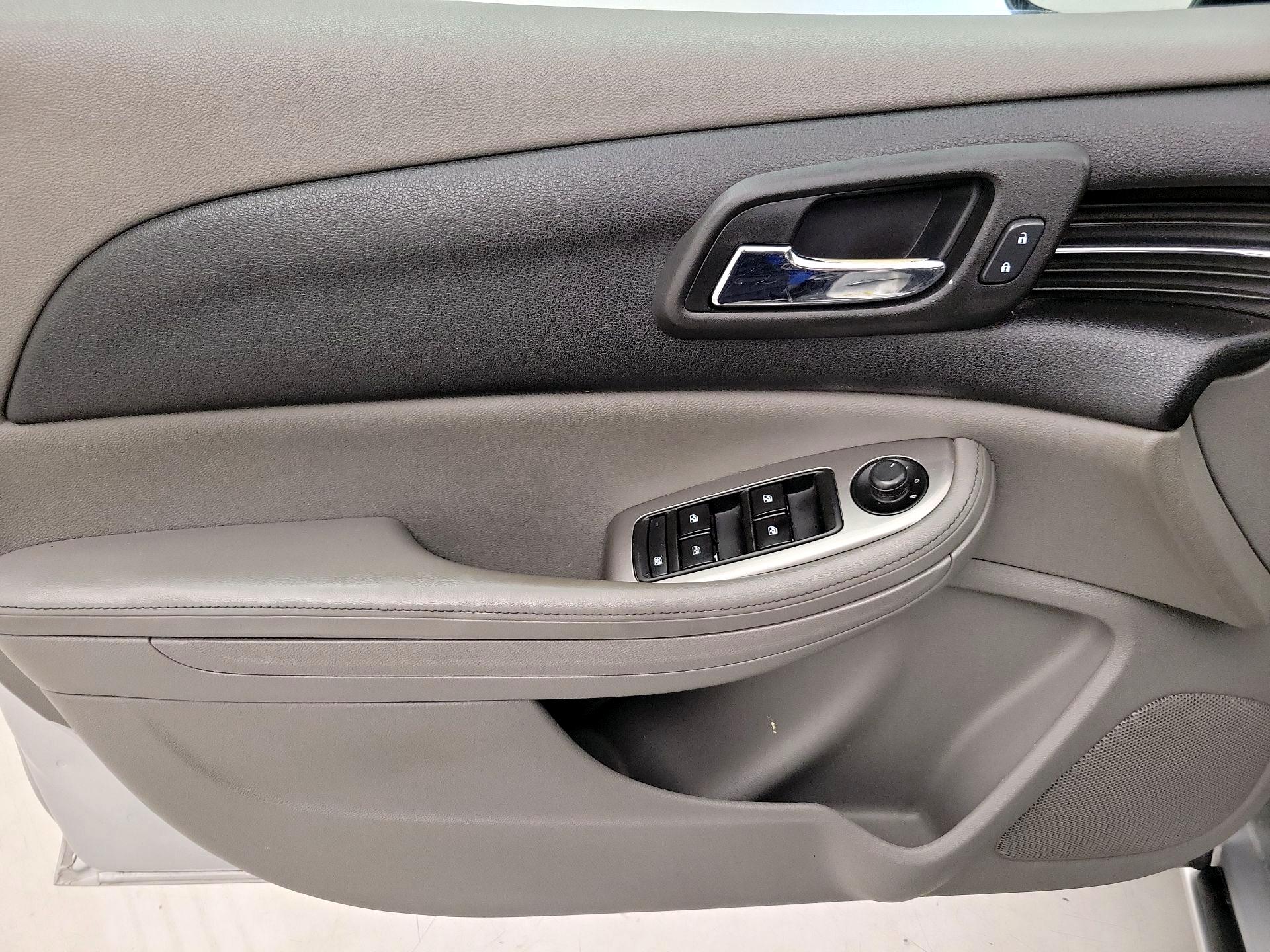 Thumbnail: 2016 Chevrolet Malibu - 12