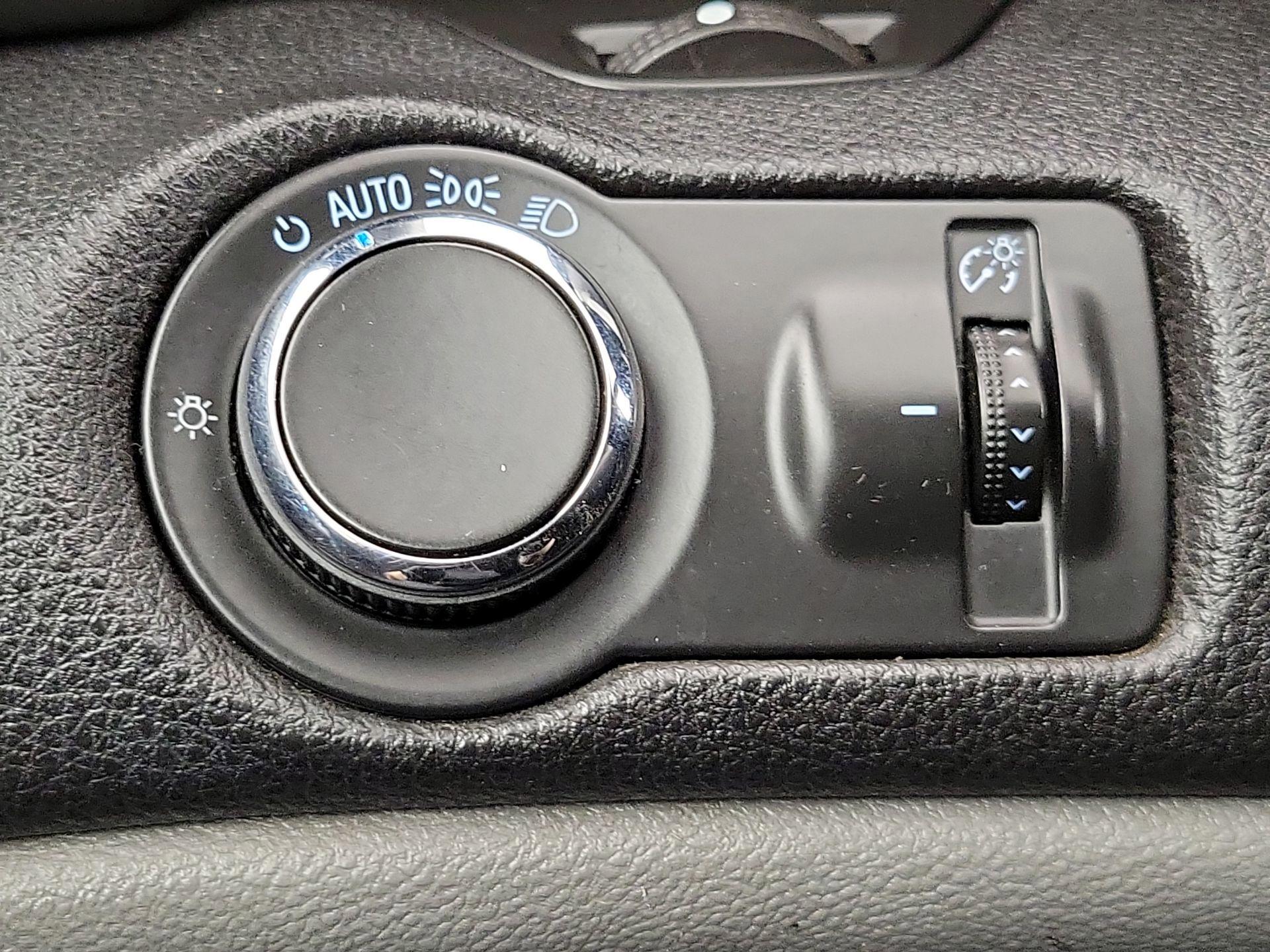 Thumbnail: 2016 Chevrolet Malibu - 13