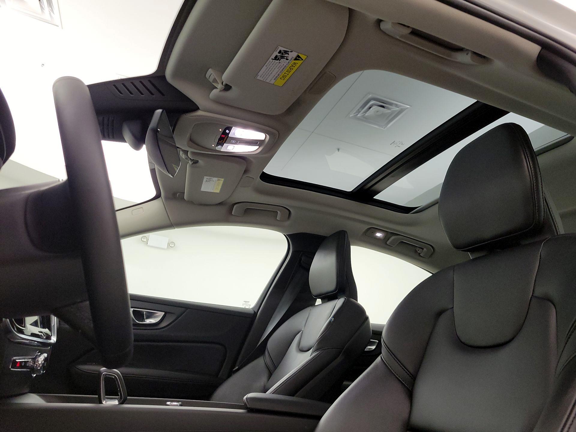 Thumbnail: 2025 Volvo S60 - 20