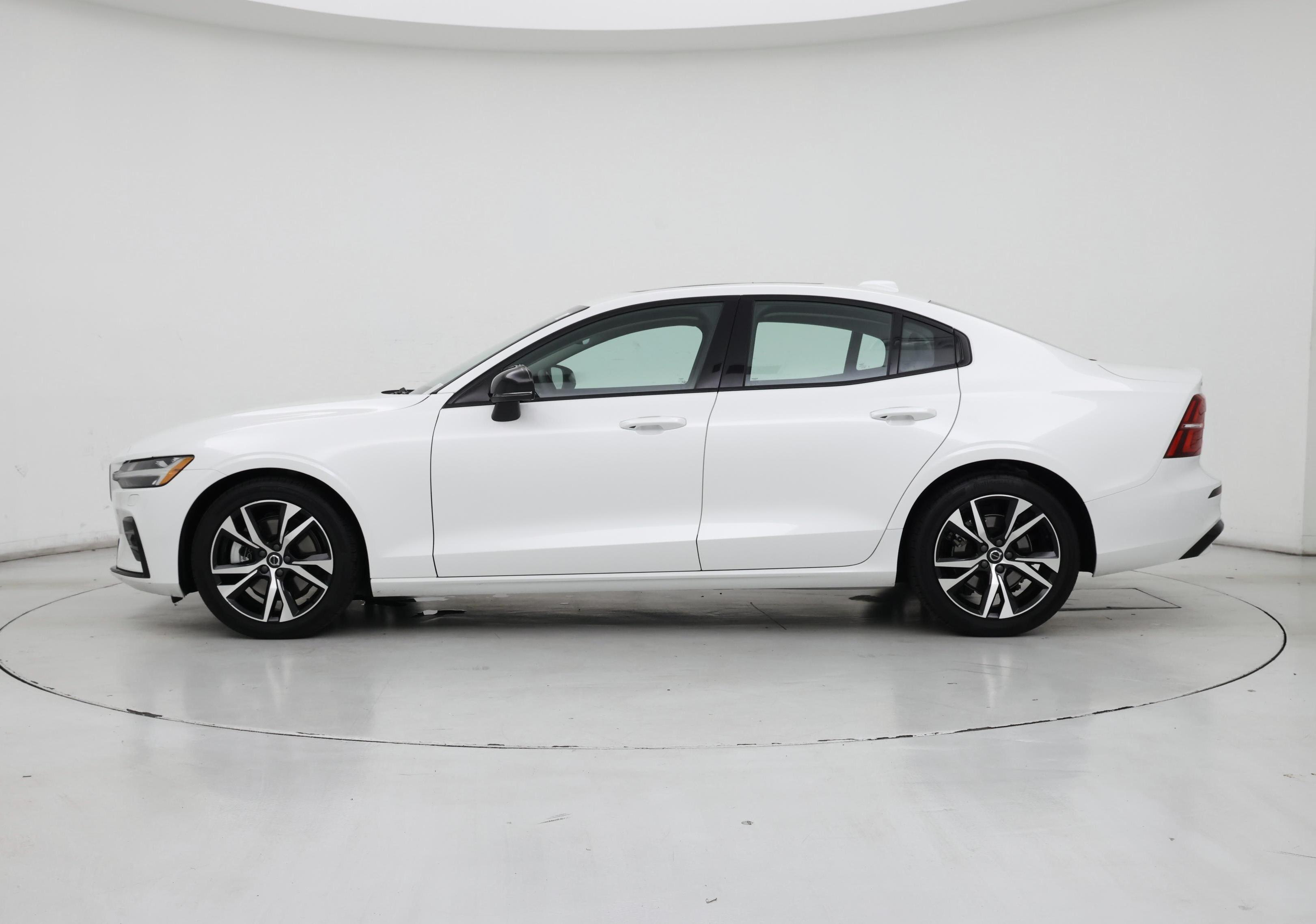 Thumbnail: 2025 Volvo S60 - 3