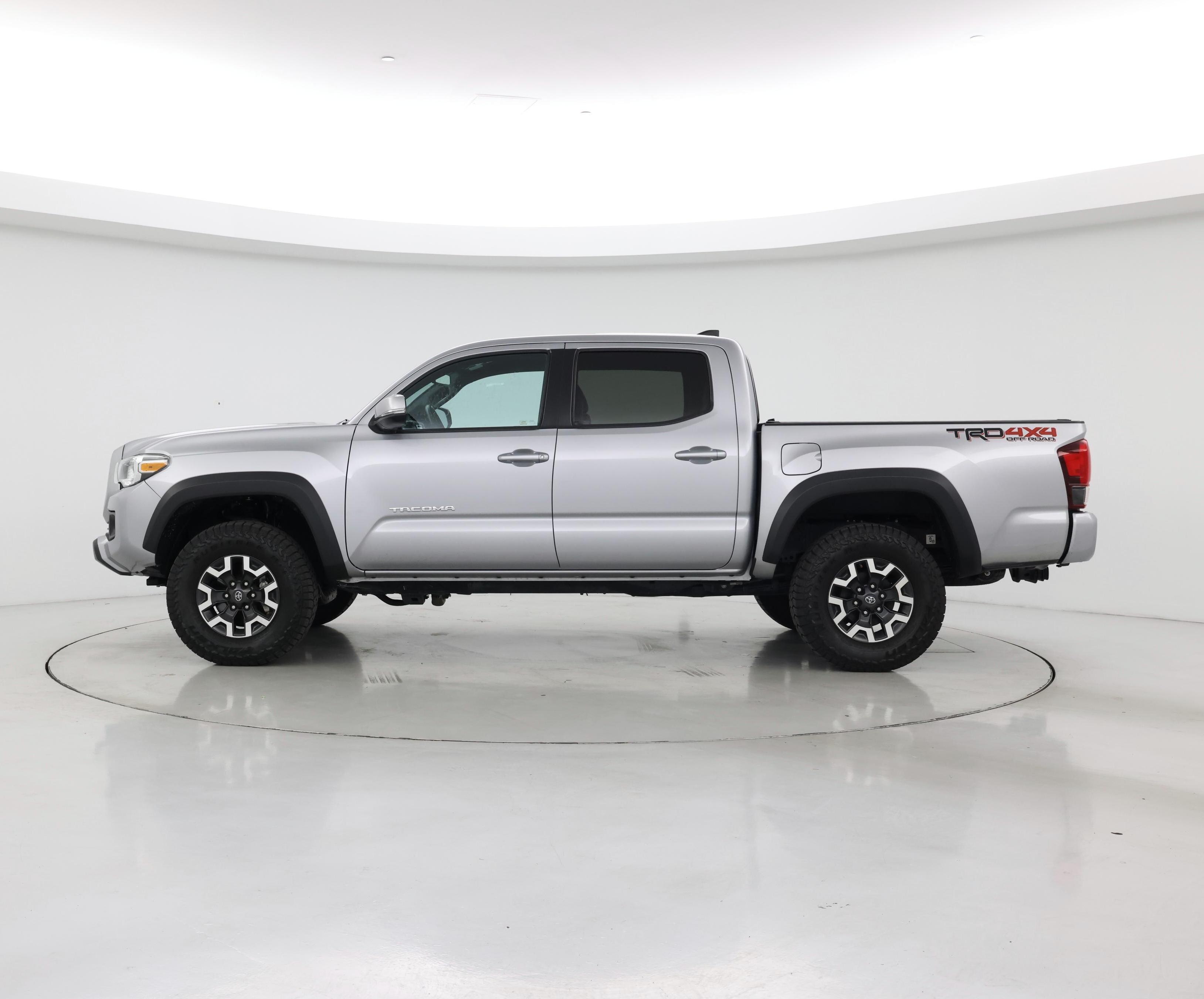Thumbnail: 2019 Toyota Tacoma - 3