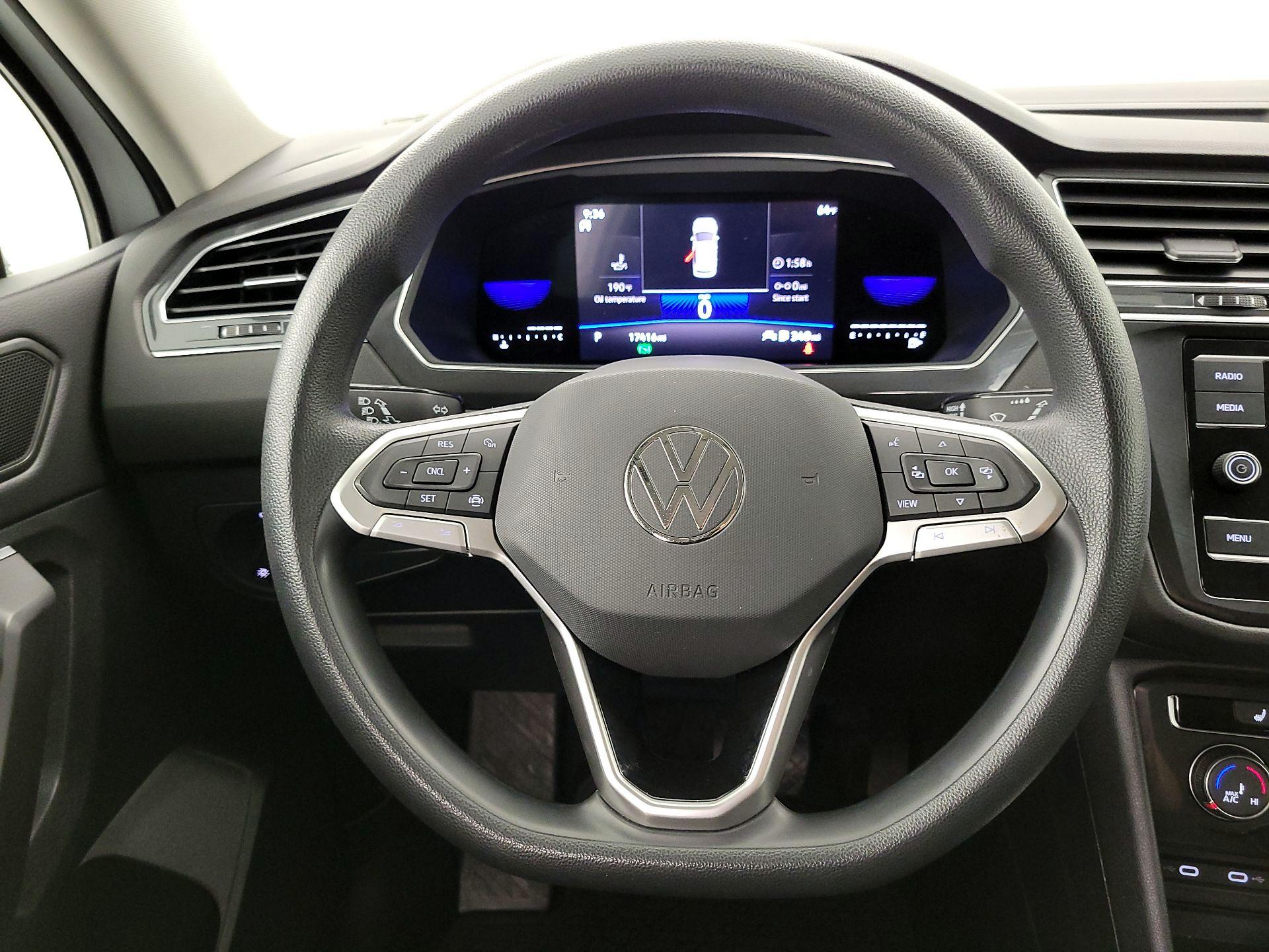 Thumbnail: 2022 Volkswagen Tiguan - 10