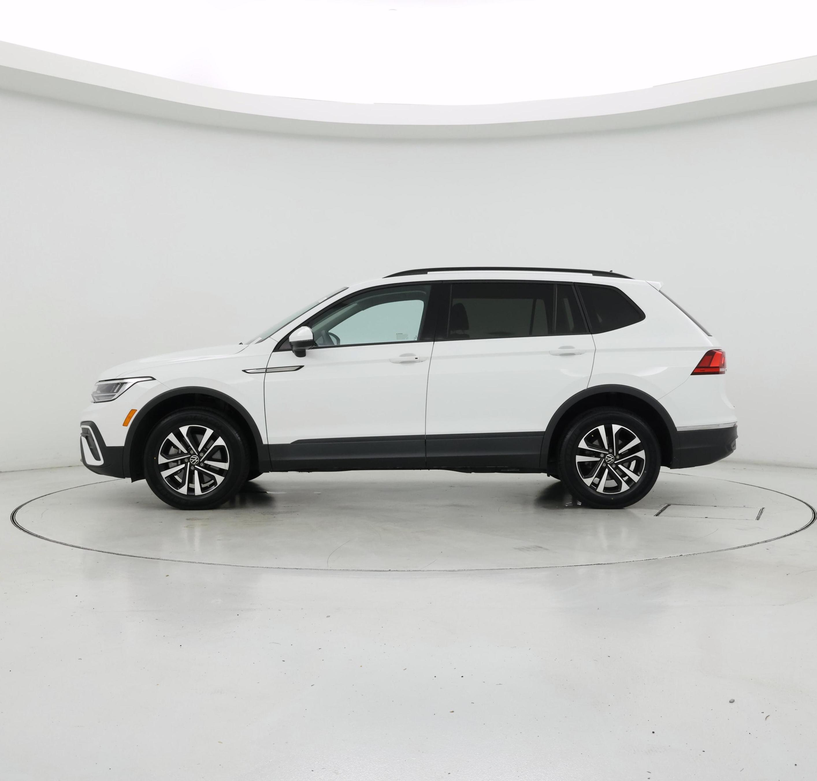 Thumbnail: 2022 Volkswagen Tiguan - 3