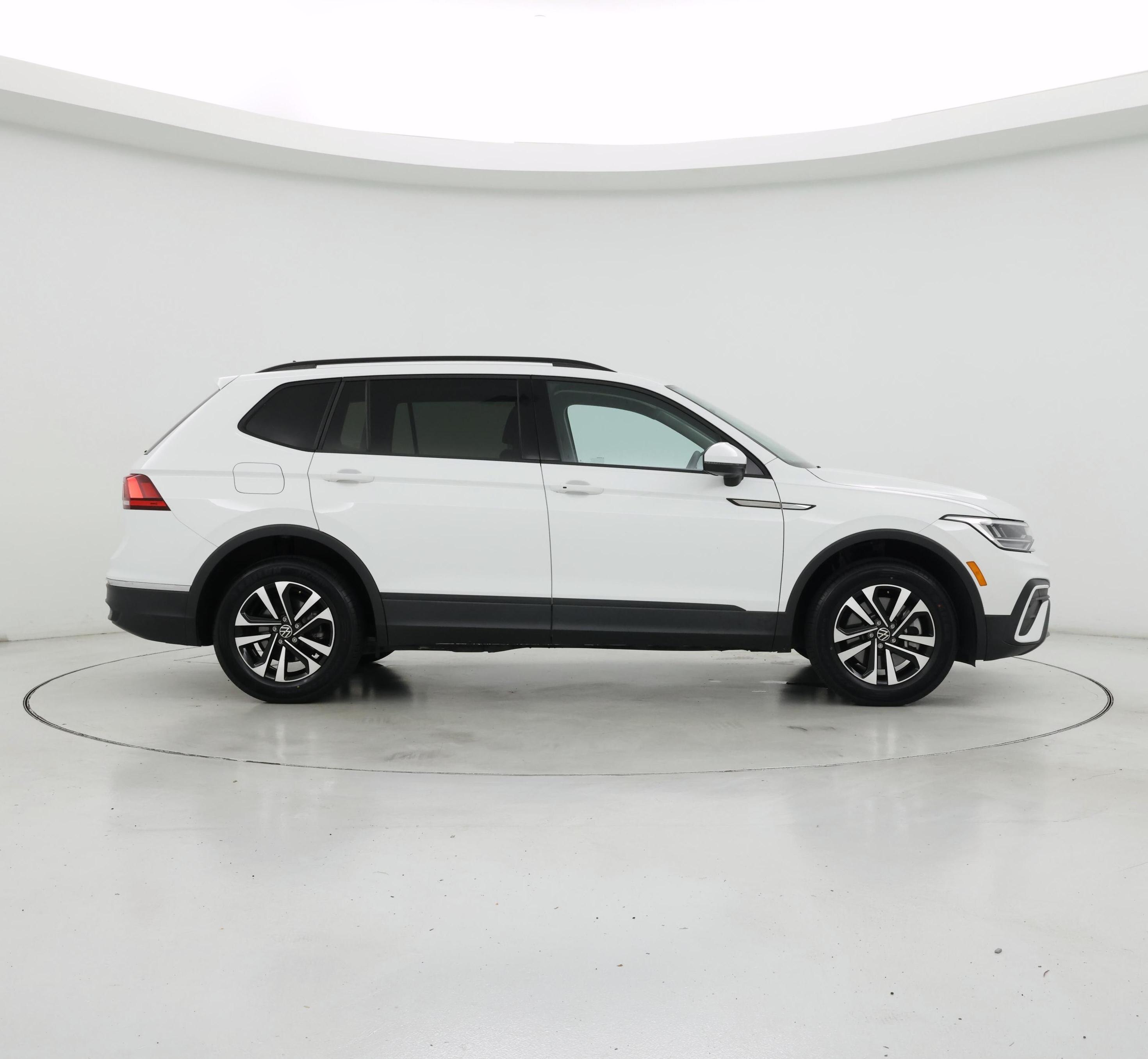 Thumbnail: 2022 Volkswagen Tiguan - 7