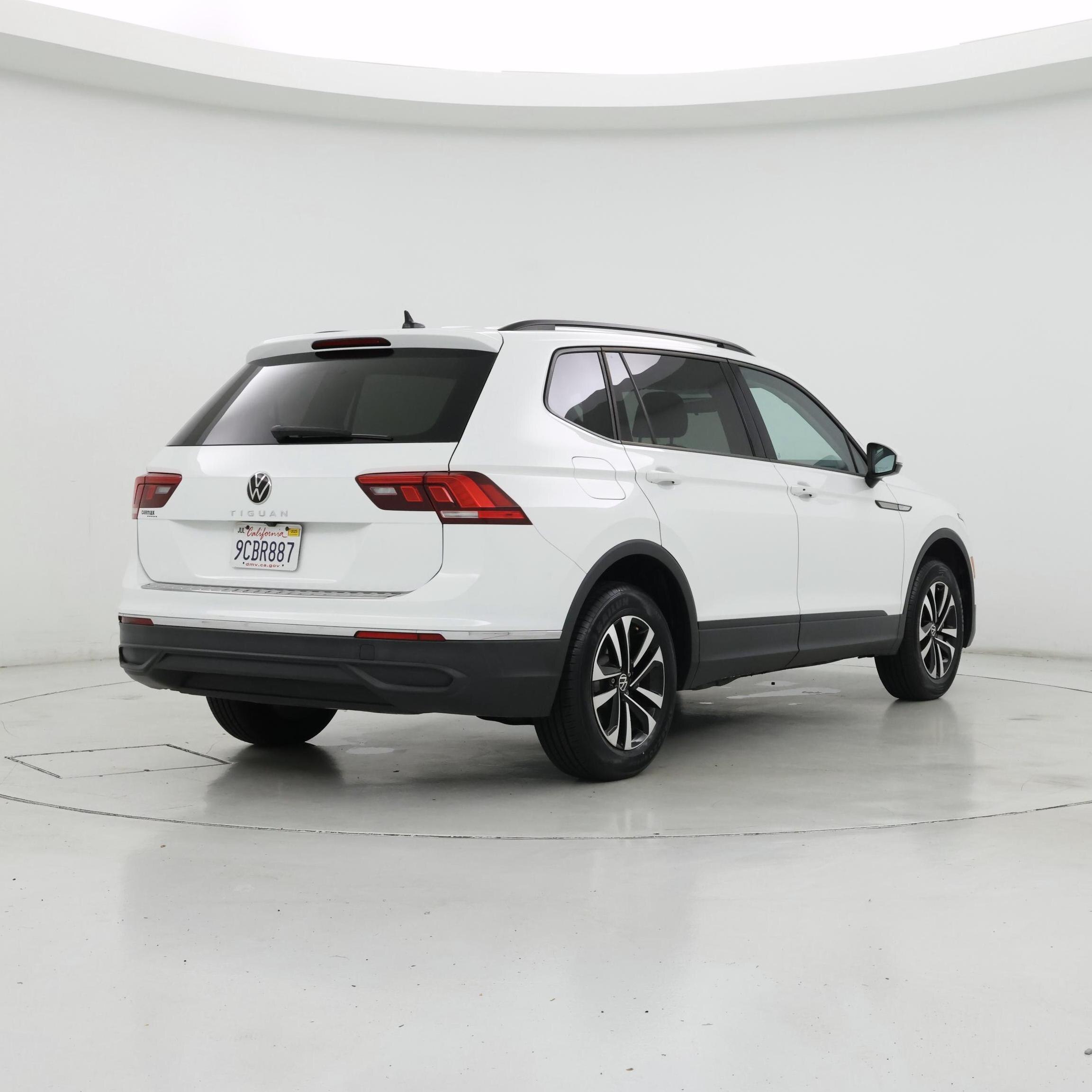 Thumbnail: 2022 Volkswagen Tiguan - 8