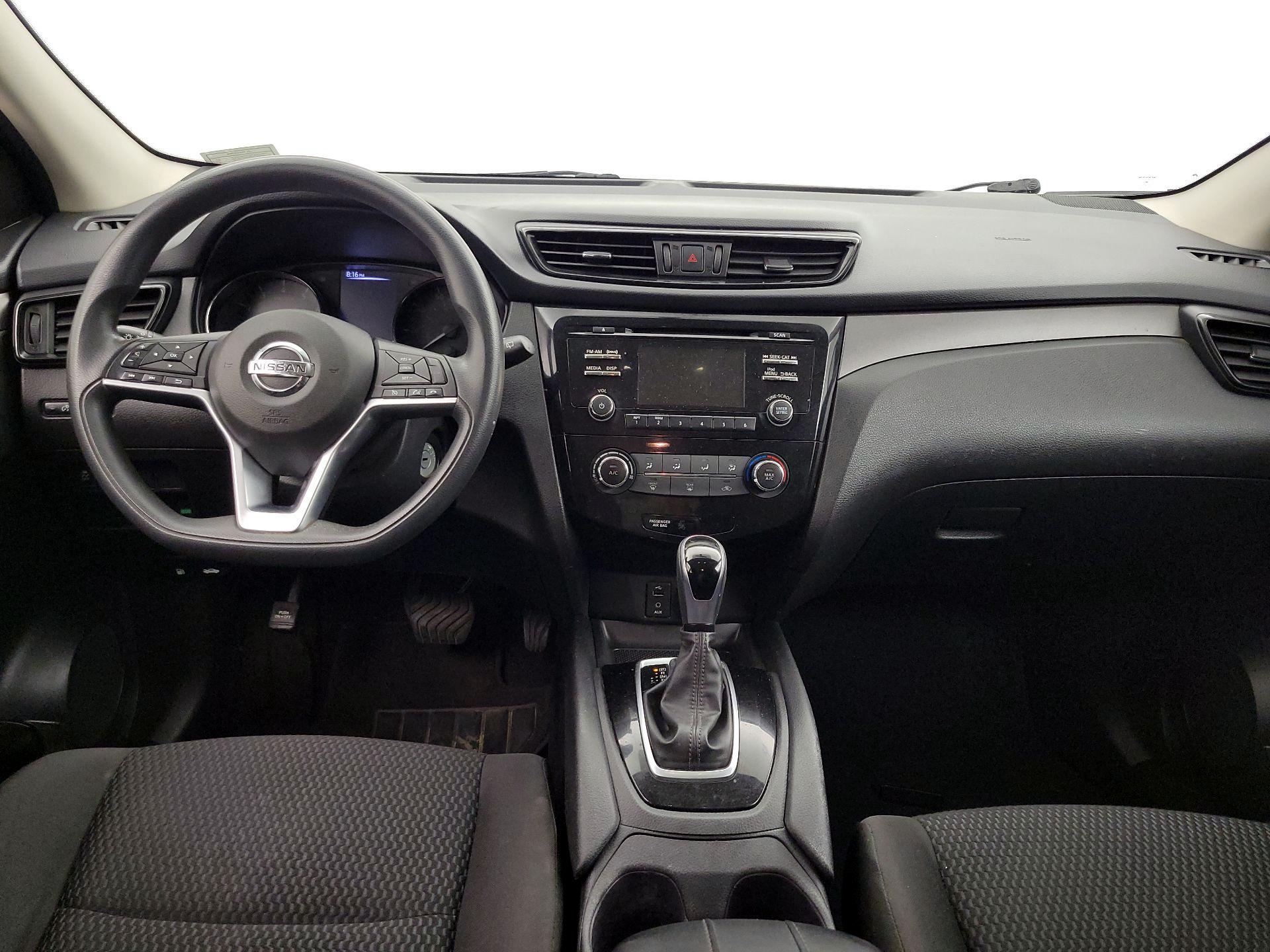 Thumbnail: 2017 Nissan Rogue Sport - 9