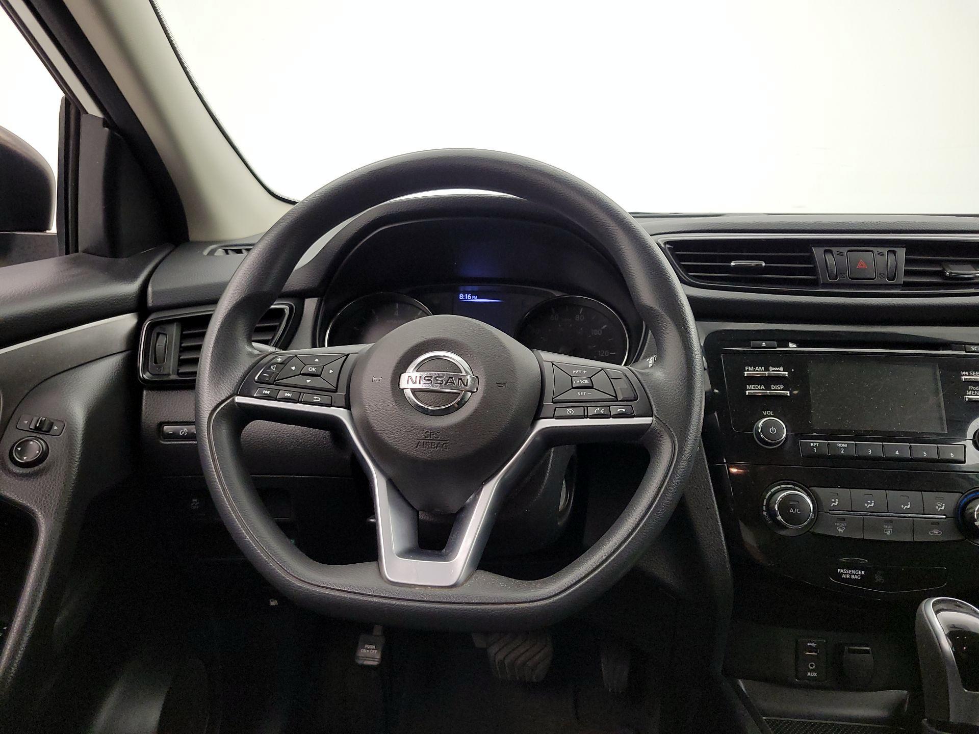 Thumbnail: 2017 Nissan Rogue Sport - 10