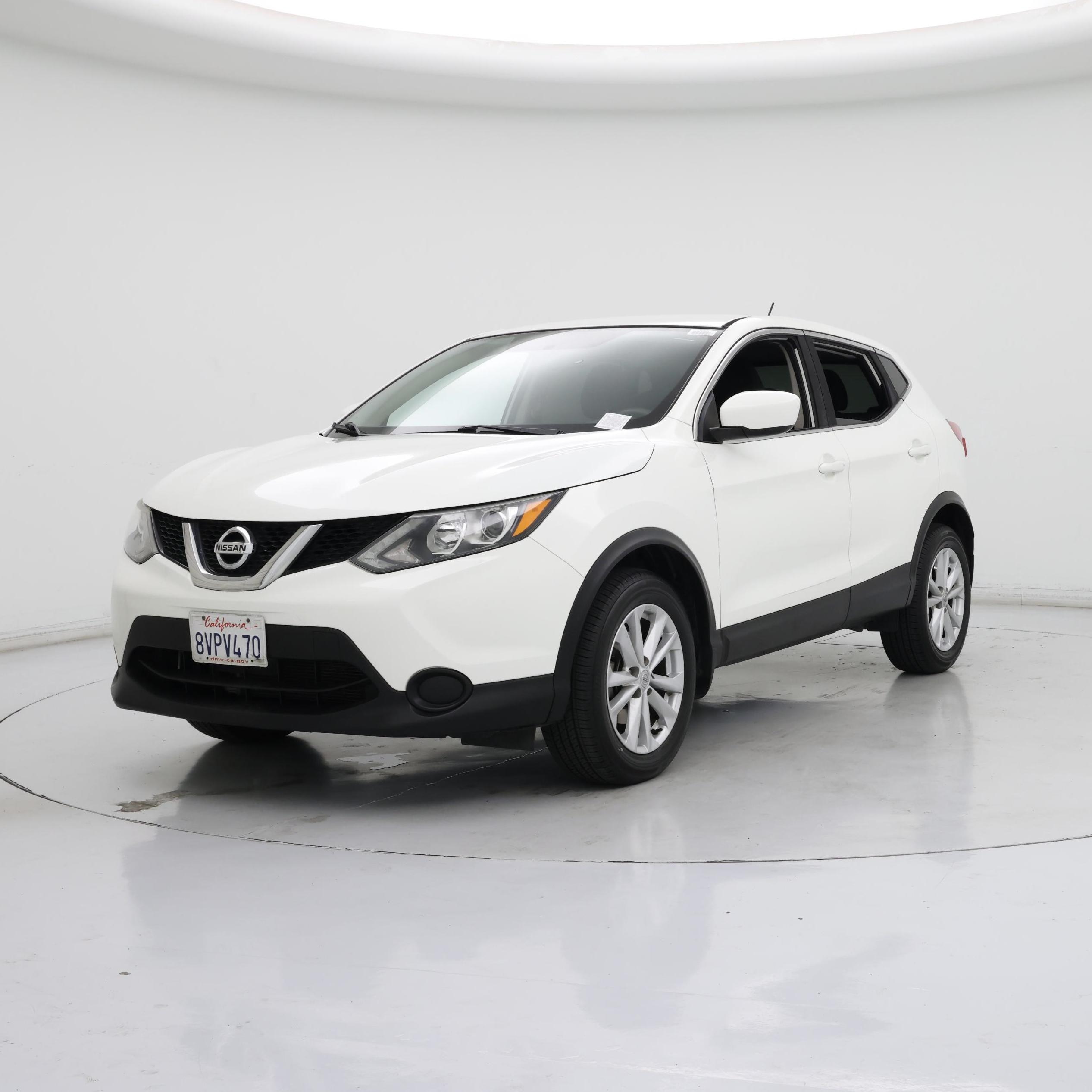 Thumbnail: 2017 Nissan Rogue Sport - 4