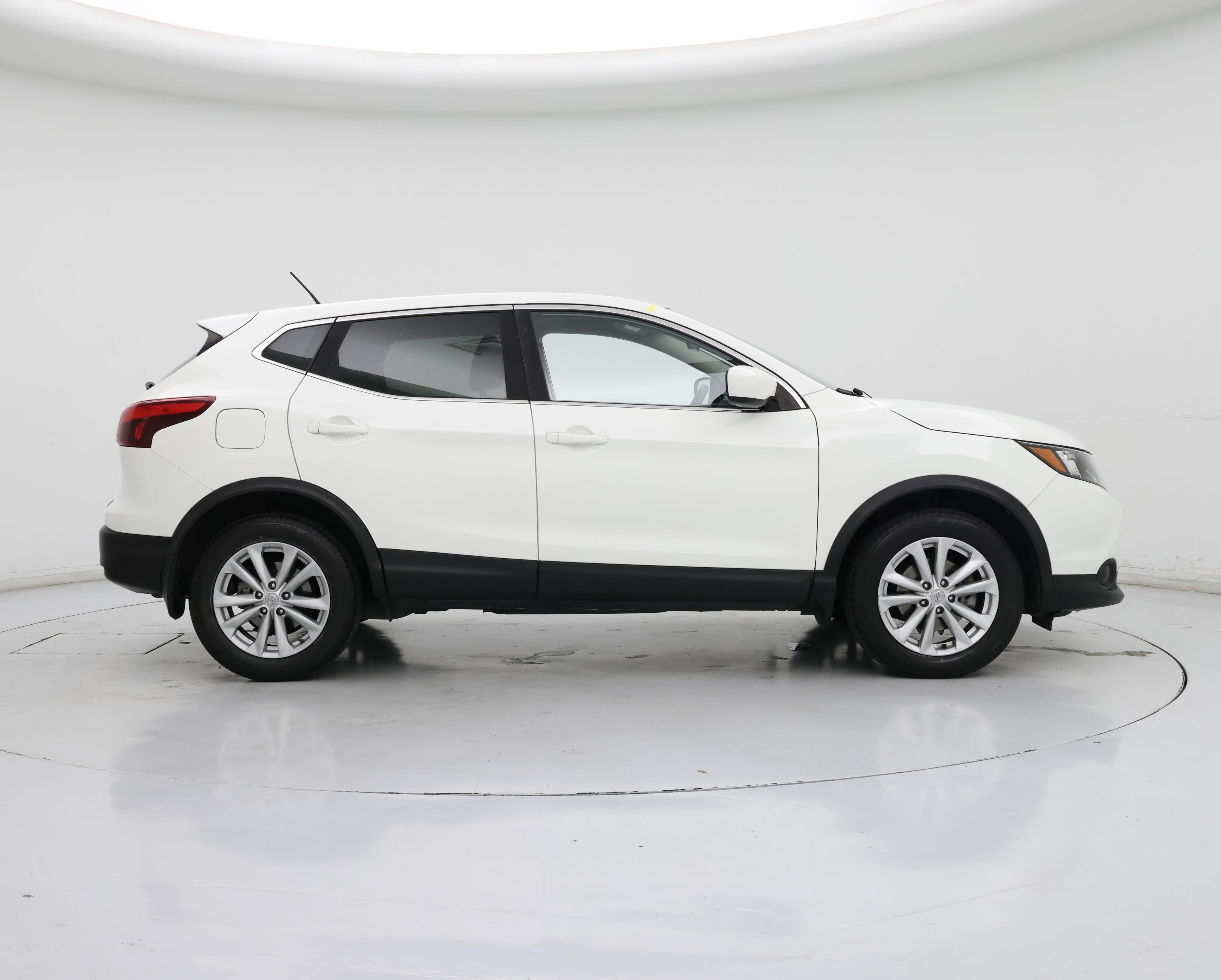Thumbnail: 2017 Nissan Rogue Sport - 7