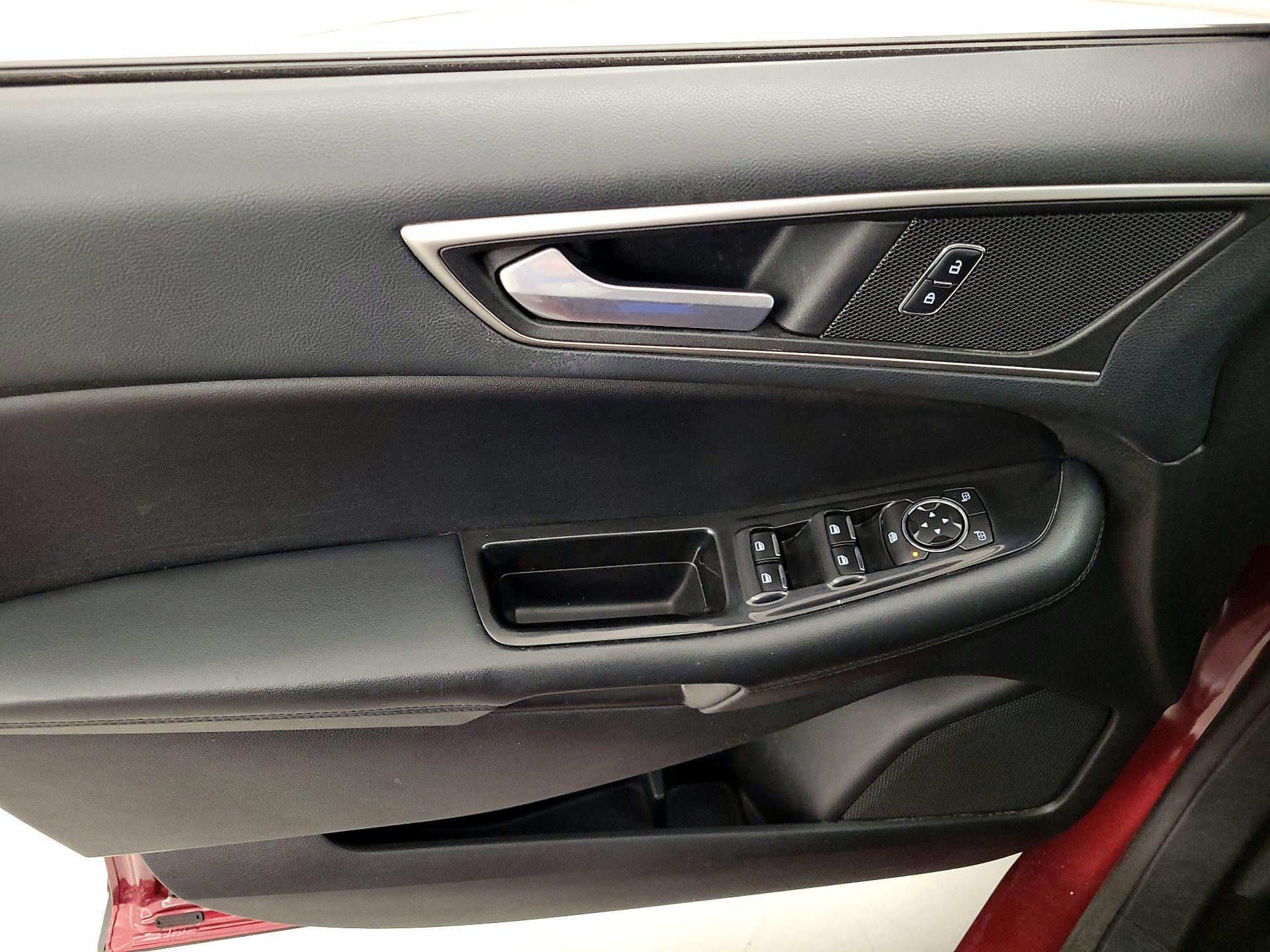 Thumbnail: 2015 Ford Edge - 12