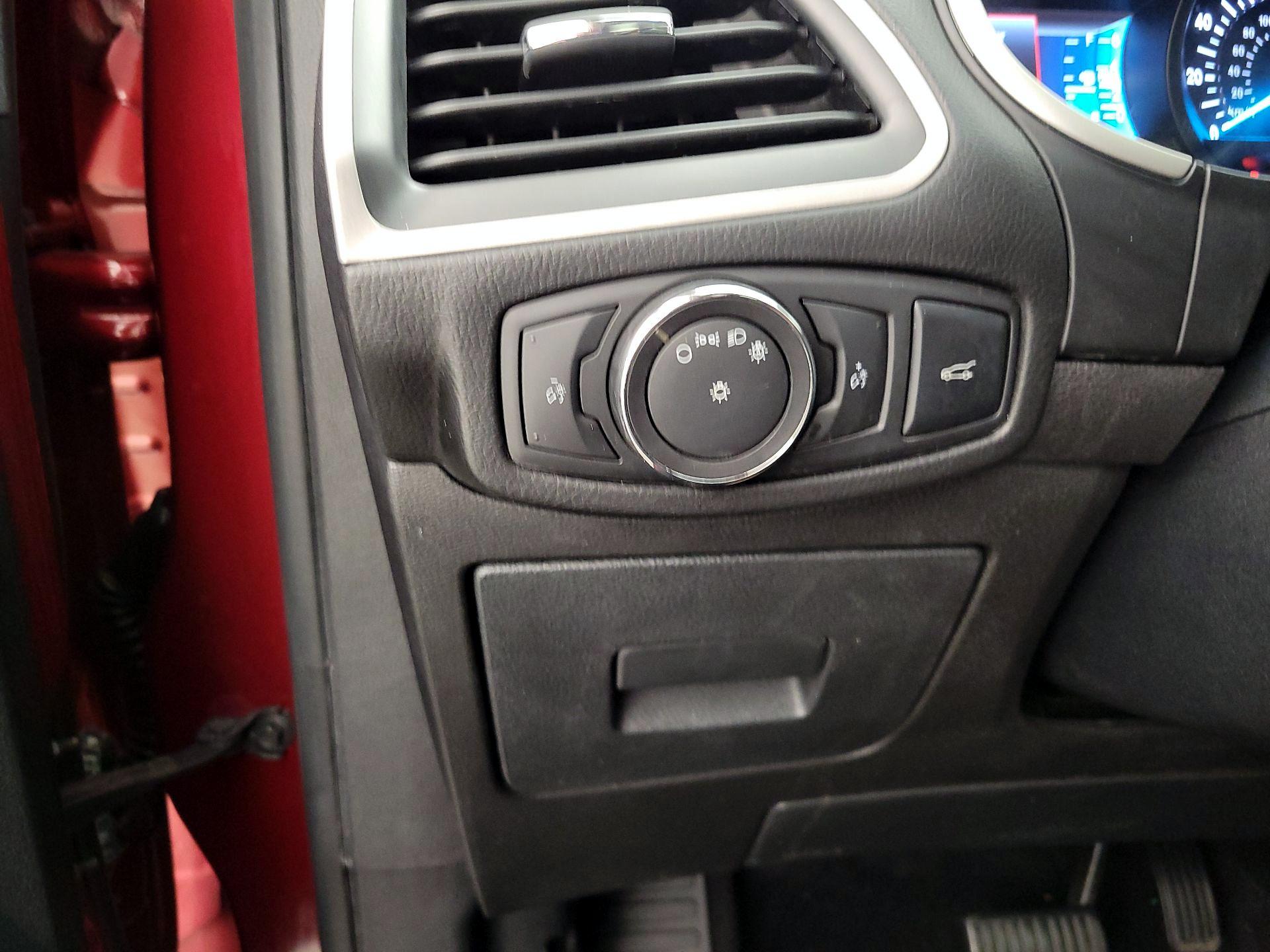 Thumbnail: 2015 Ford Edge - 13