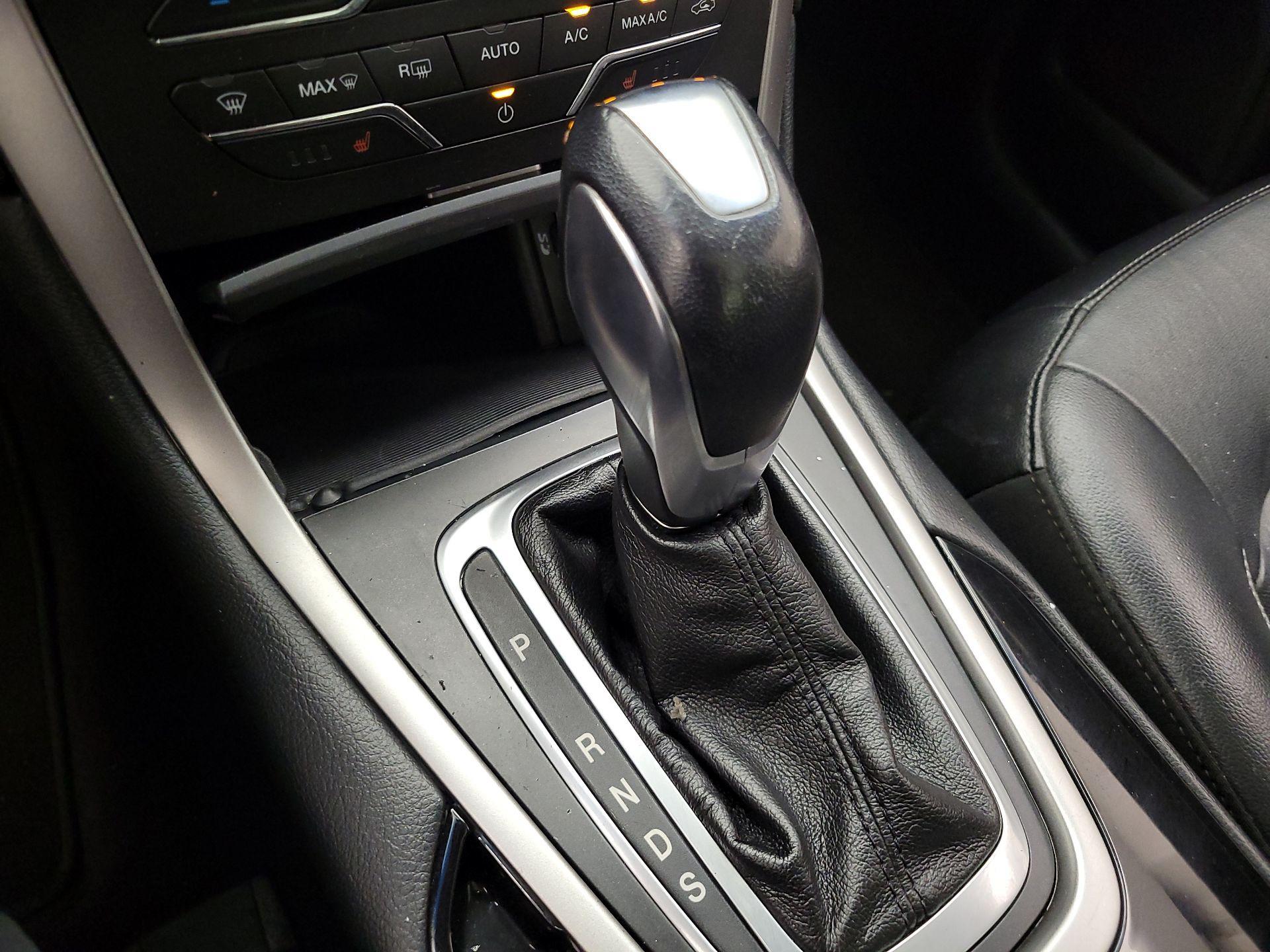 Thumbnail: 2015 Ford Edge - 17