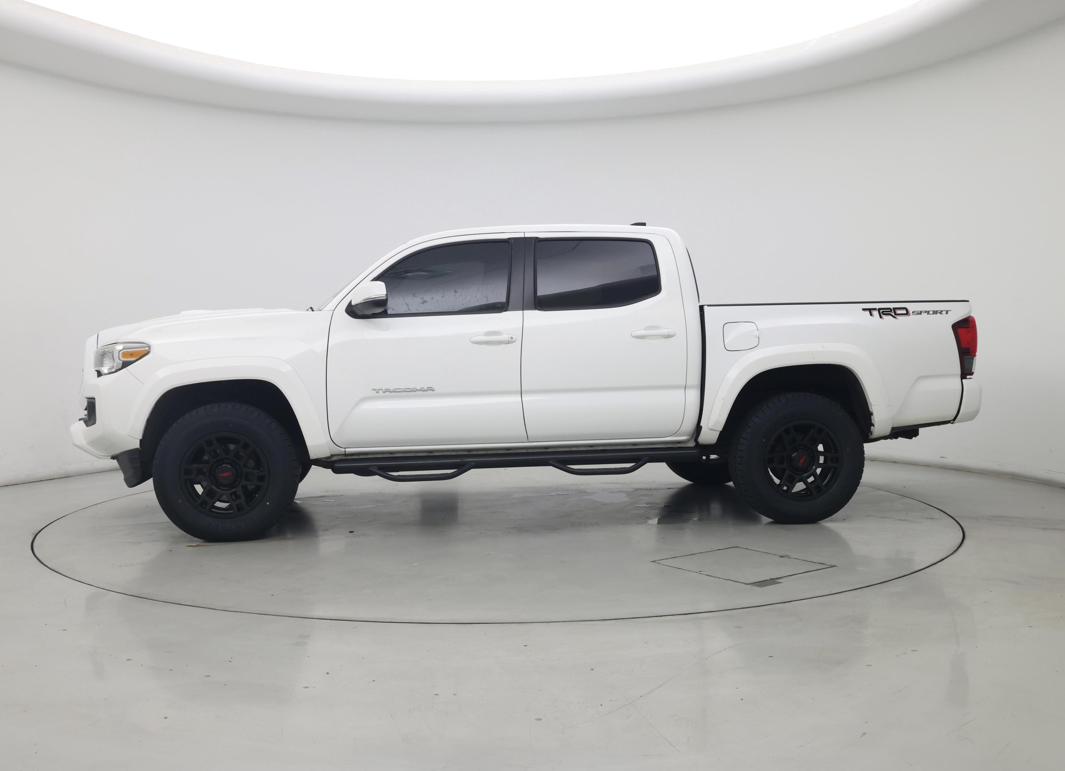 Thumbnail: 2018 Toyota Tacoma - 4