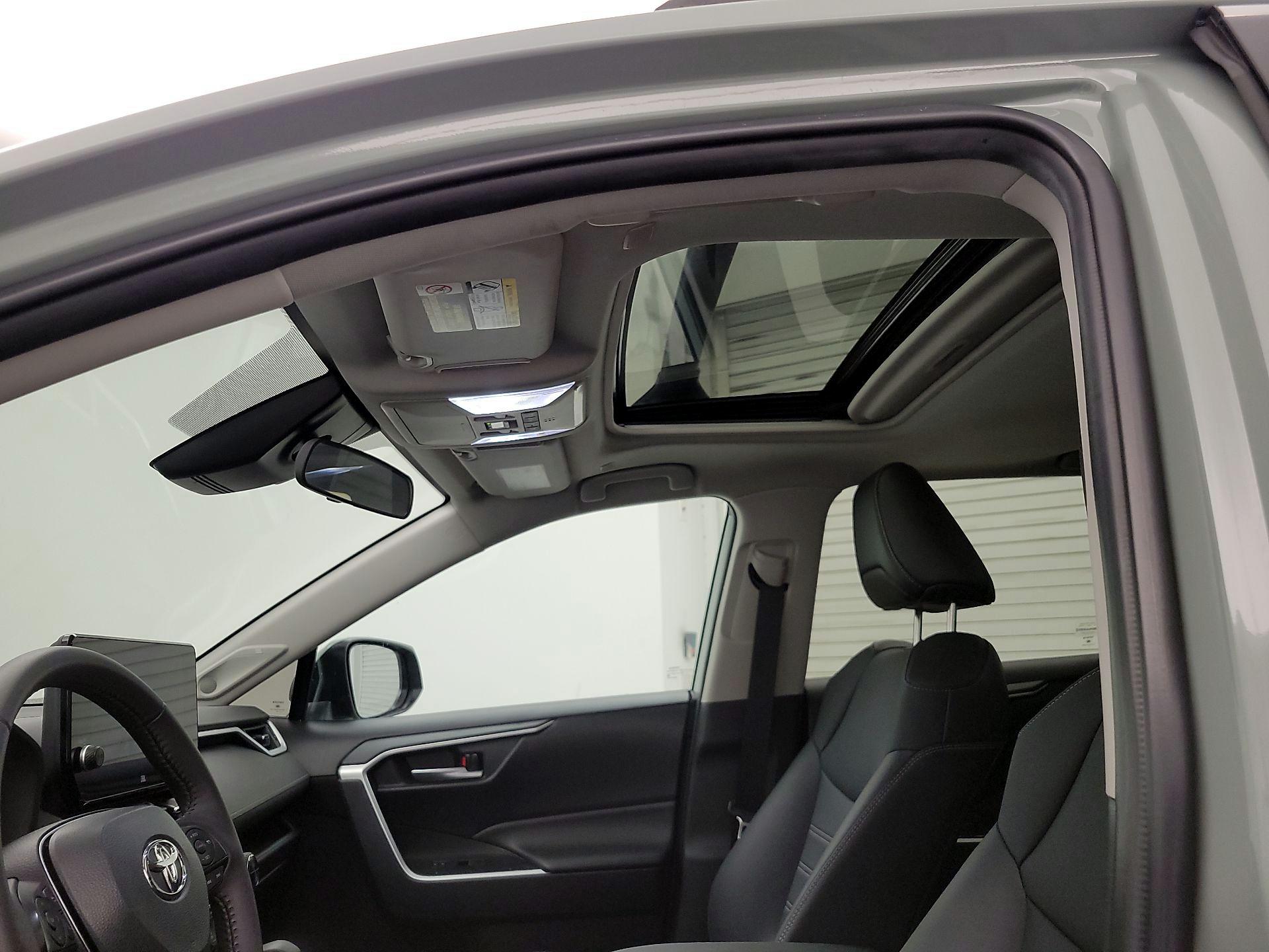 Thumbnail: 2023 Toyota RAV4 - 19