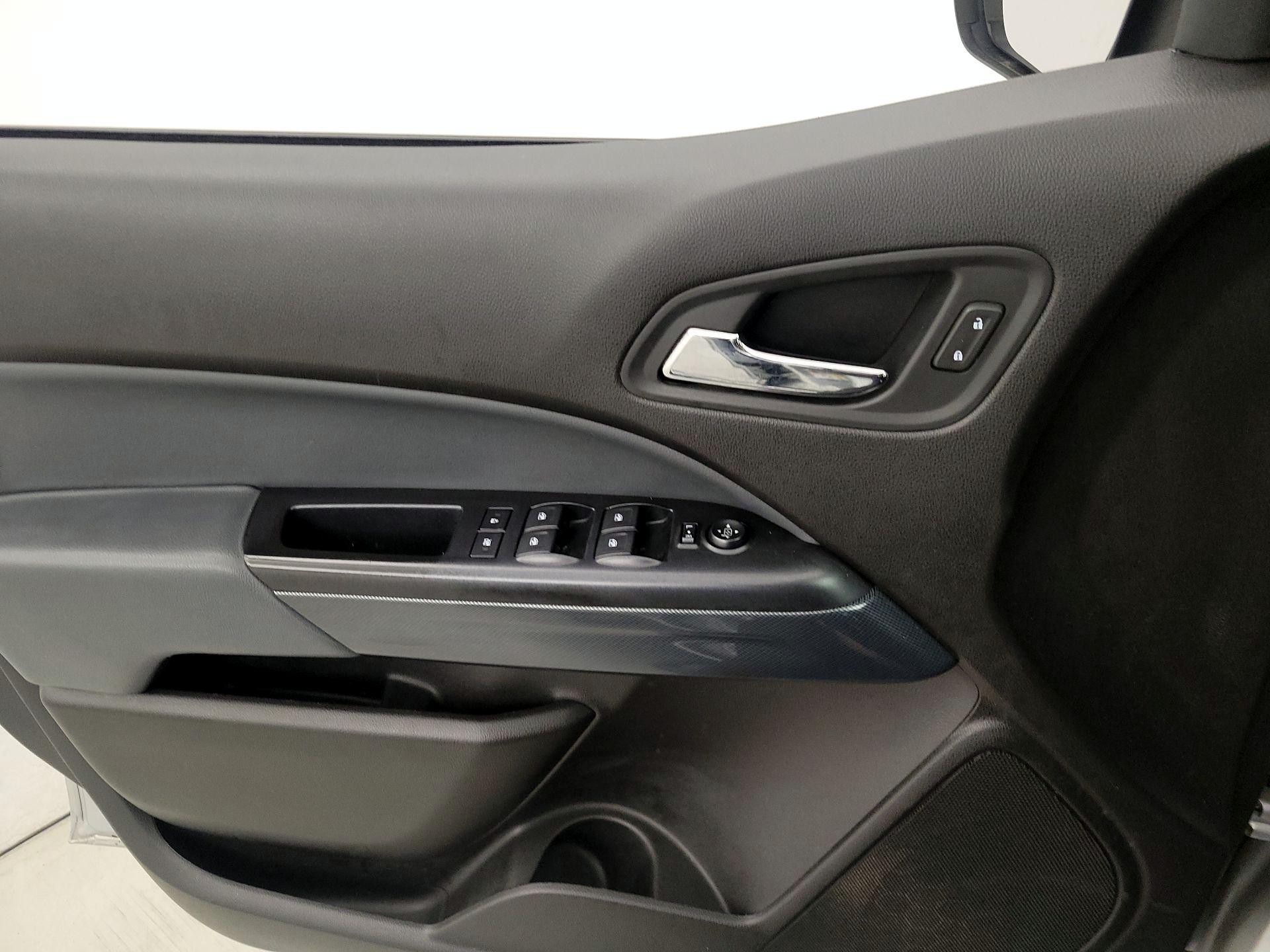 Thumbnail: 2017 Chevrolet Colorado - 12