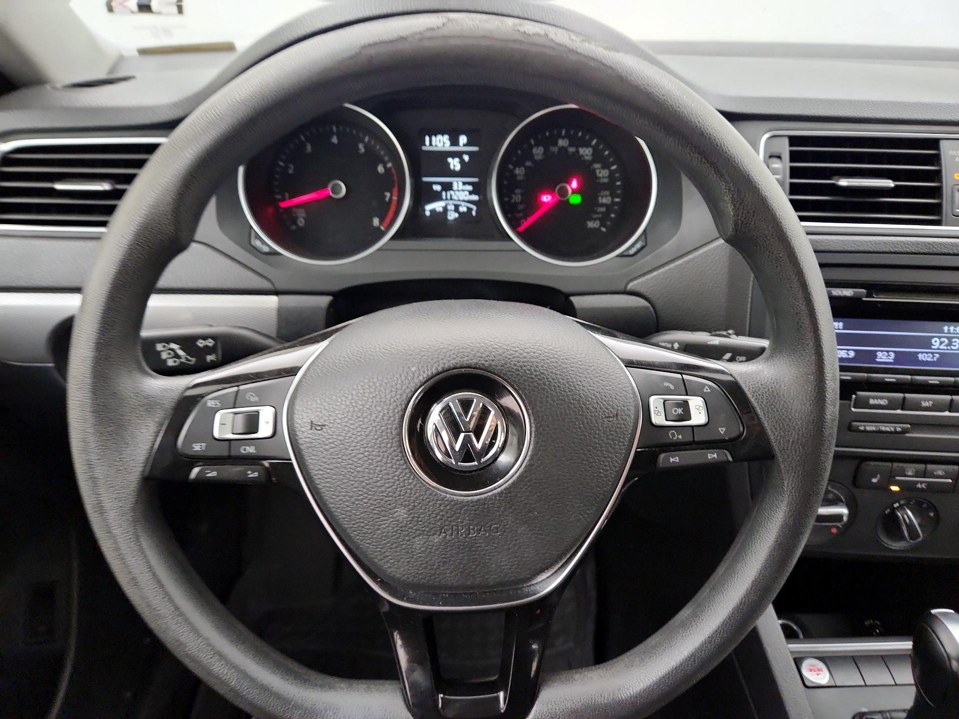 Thumbnail: 2015 Volkswagen Jetta - 10
