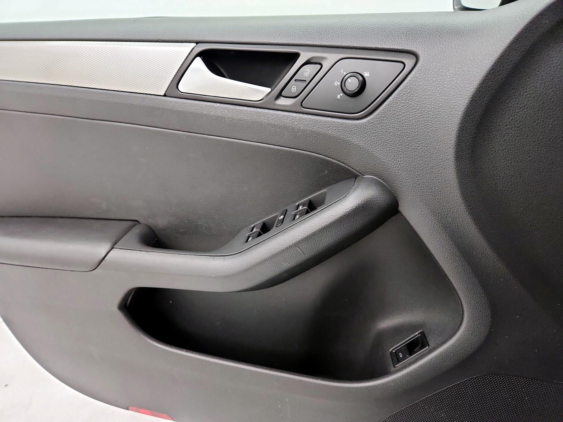 Thumbnail: 2015 Volkswagen Jetta - 12