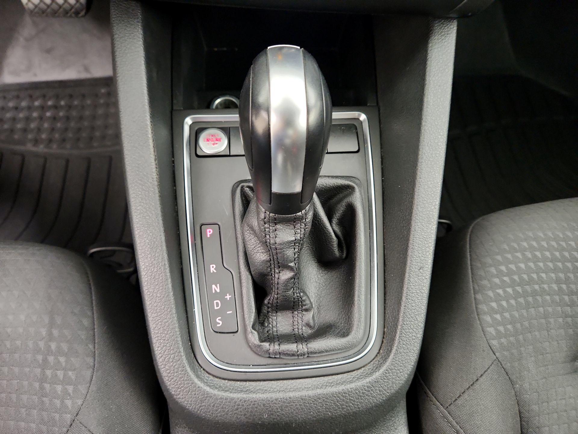 Thumbnail: 2015 Volkswagen Jetta - 16