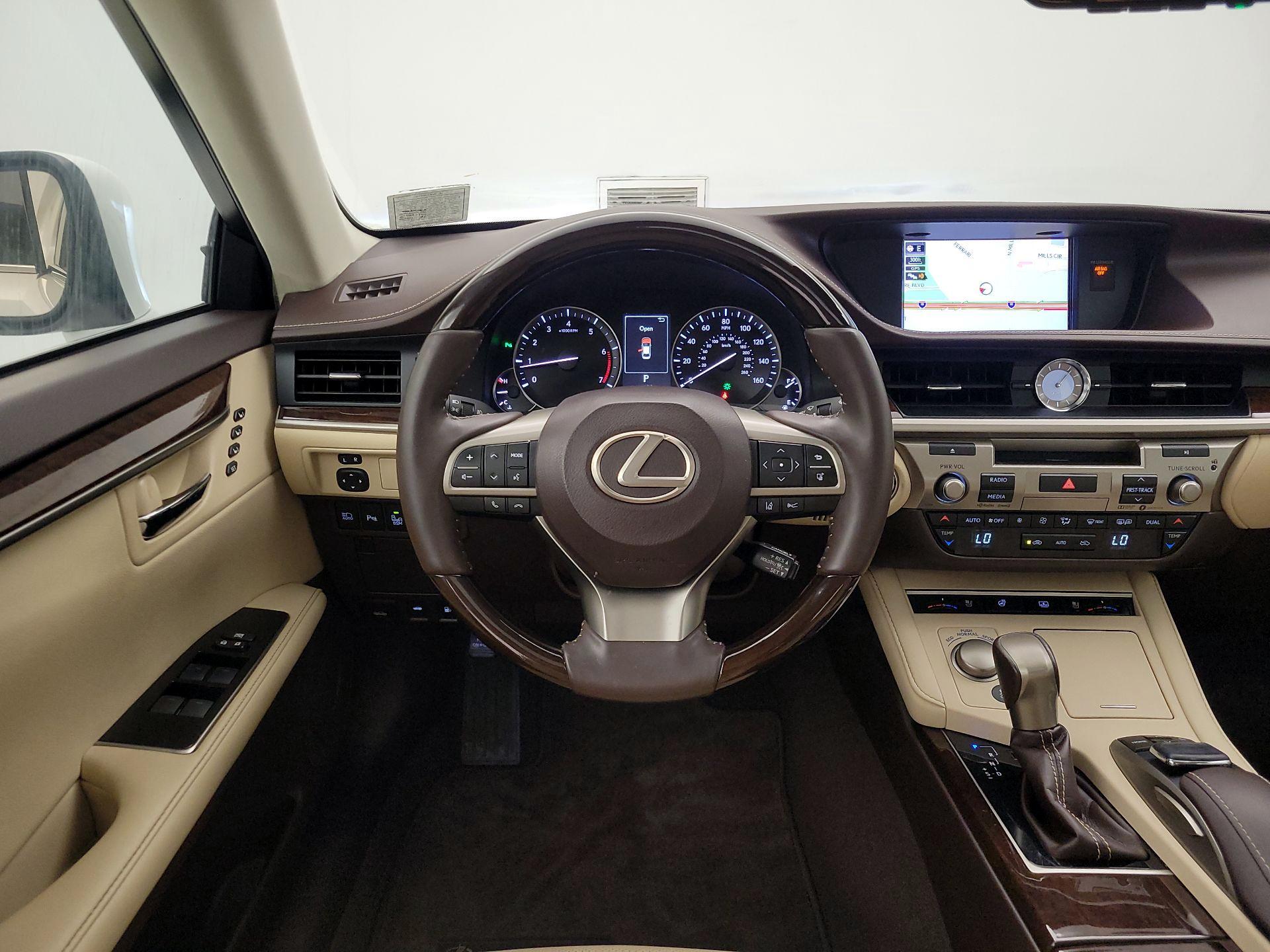 Thumbnail: 2017 Lexus ES - 10