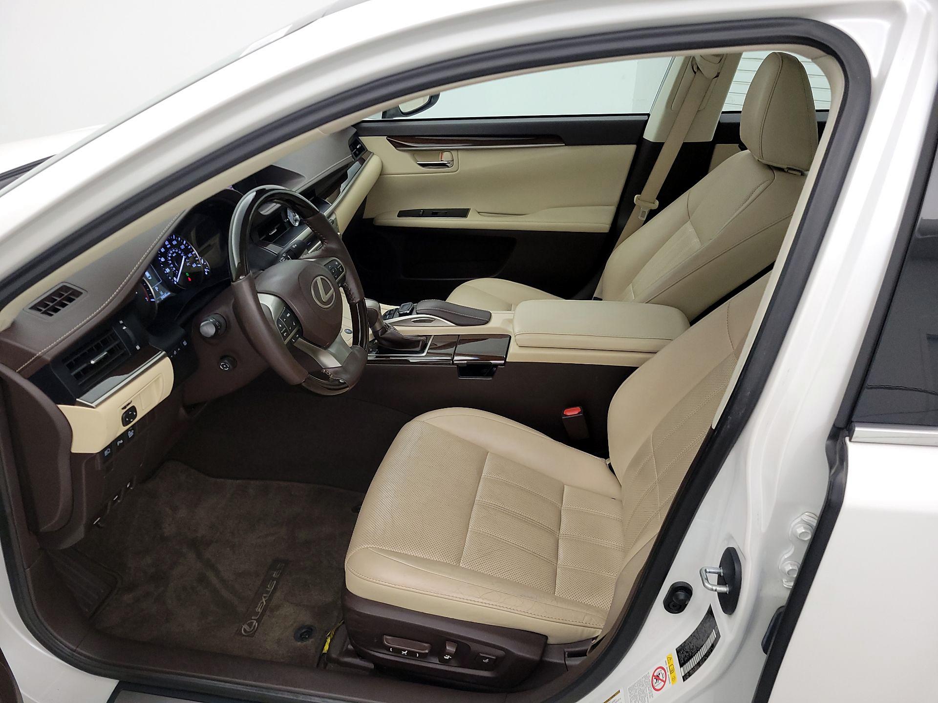 Thumbnail: 2017 Lexus ES - 11