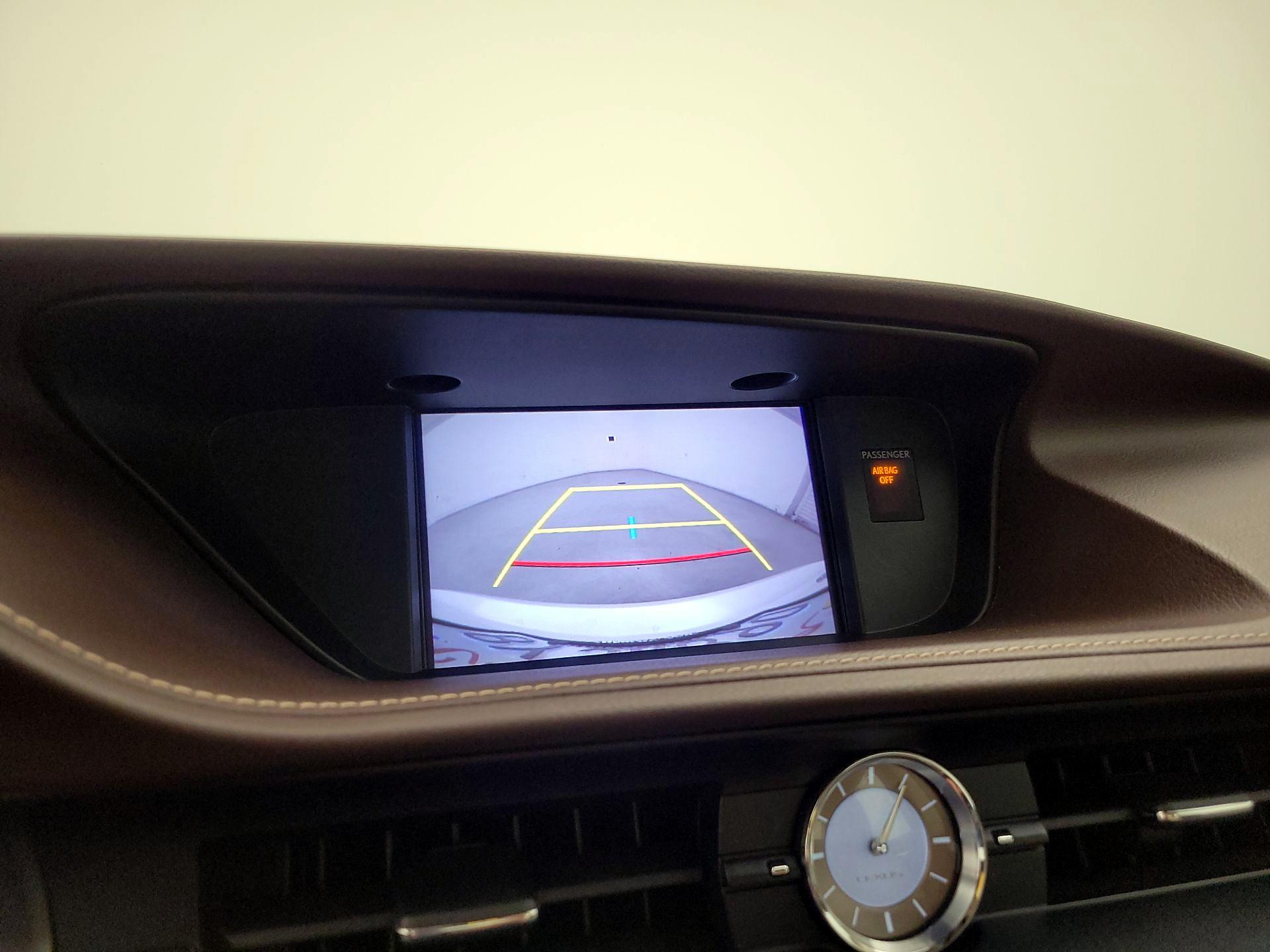 Thumbnail: 2017 Lexus ES - 15