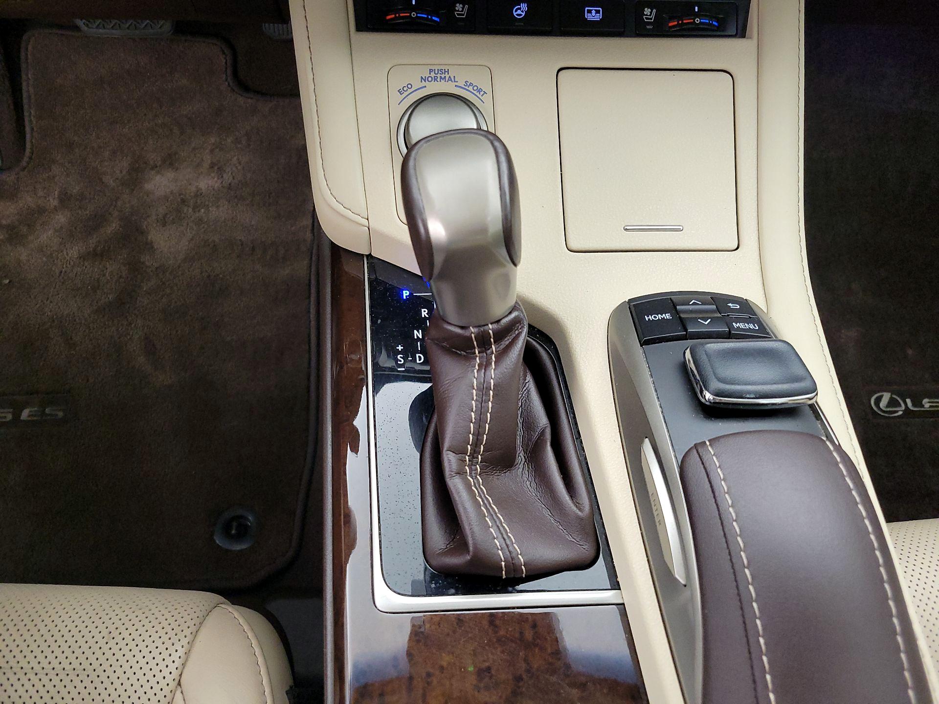 Thumbnail: 2017 Lexus ES - 18