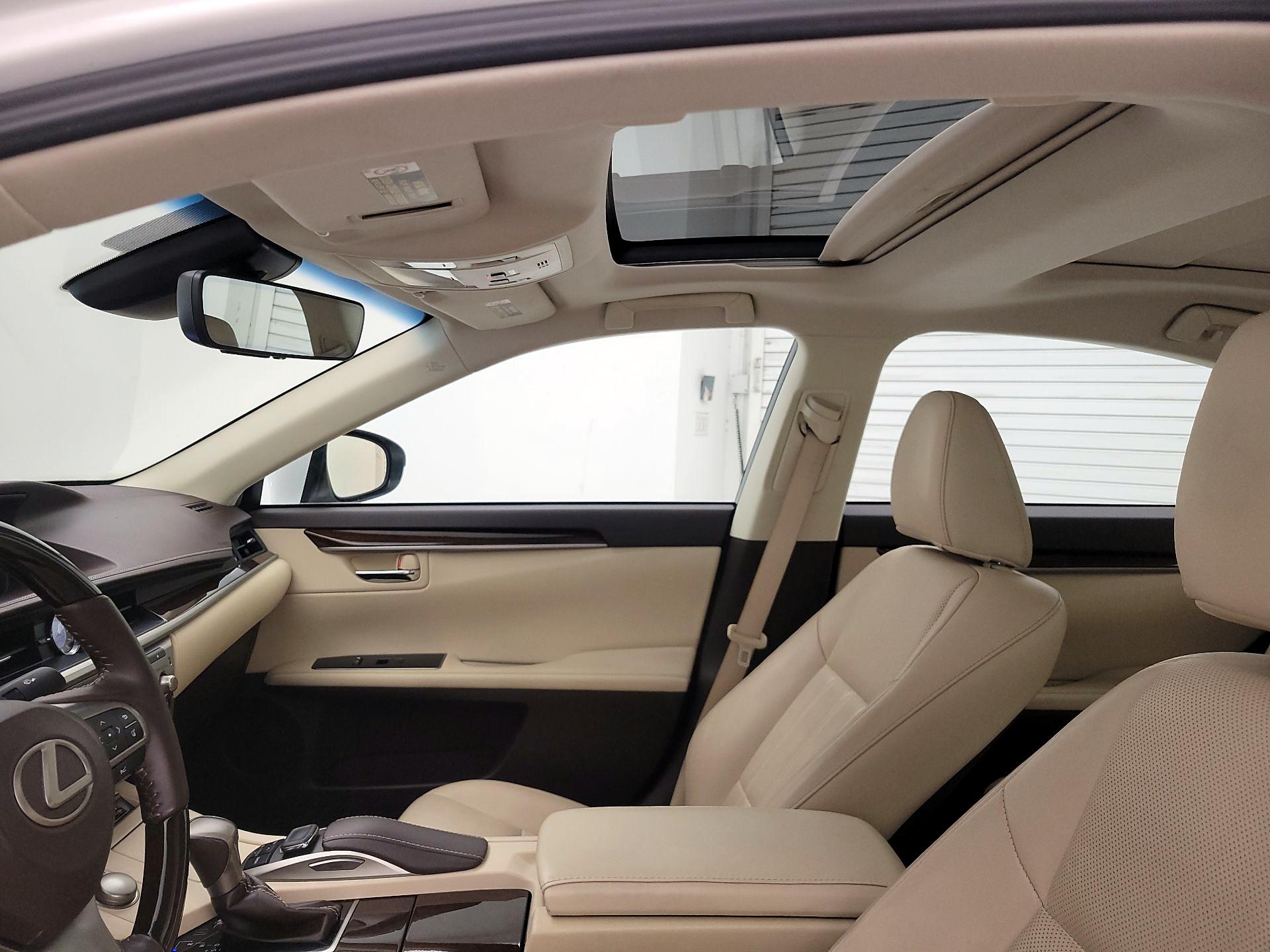 Thumbnail: 2017 Lexus ES - 20