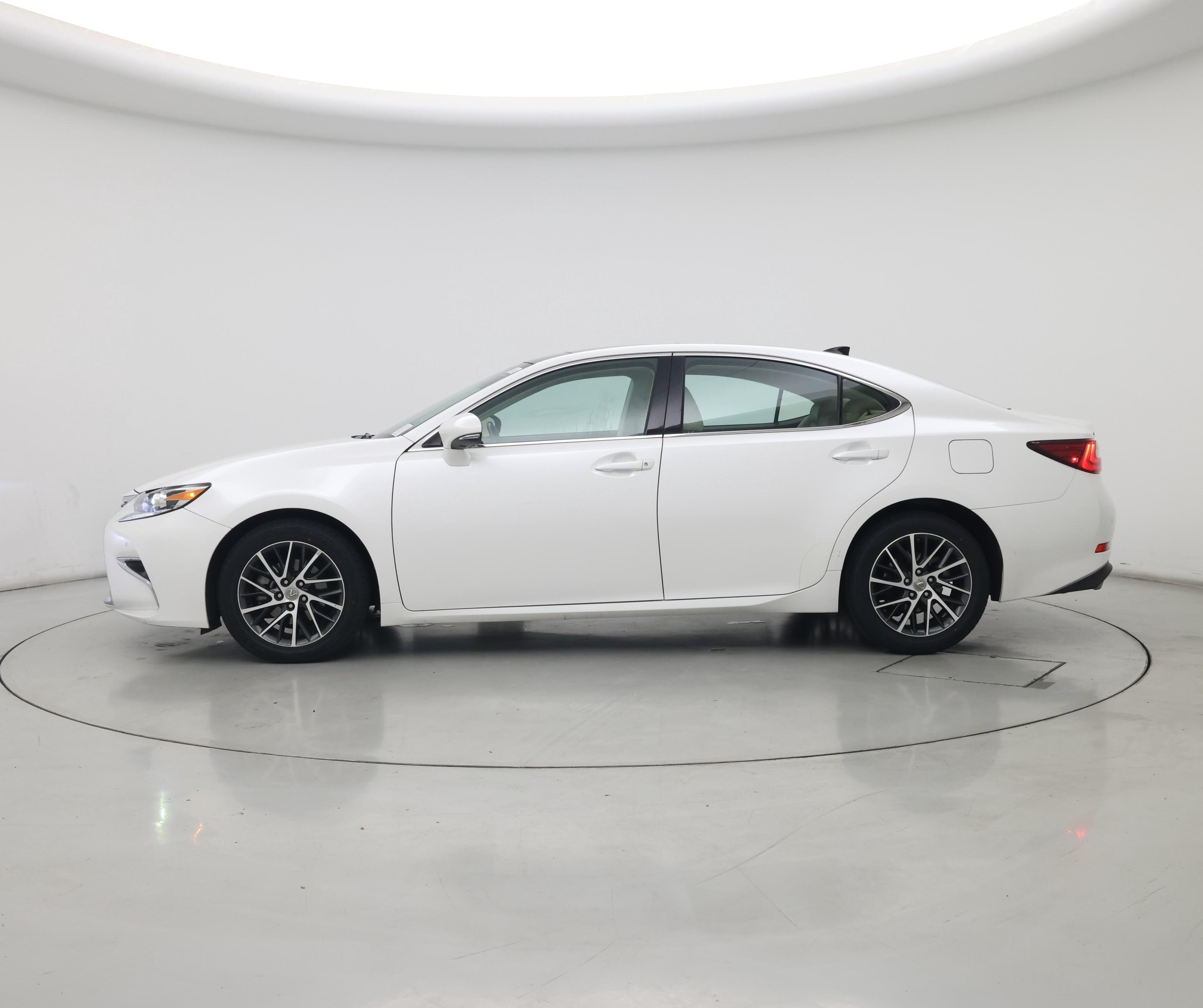 Thumbnail: 2017 Lexus ES - 3