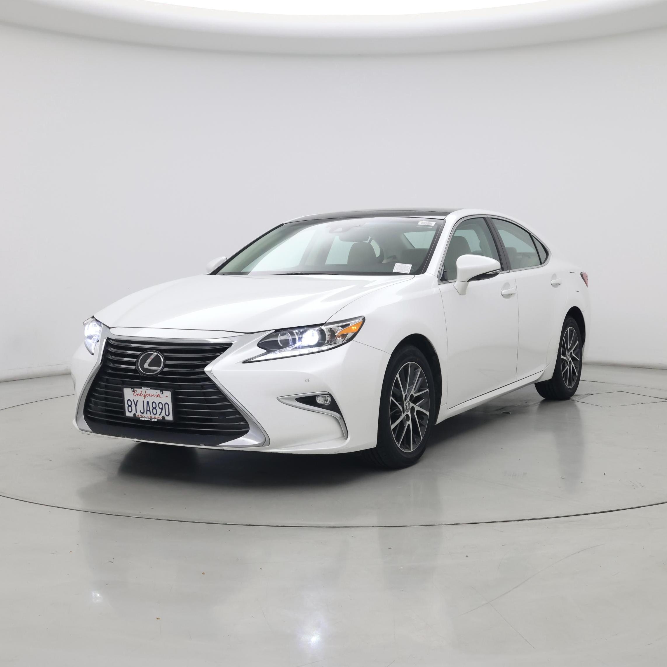 Thumbnail: 2017 Lexus ES - 4