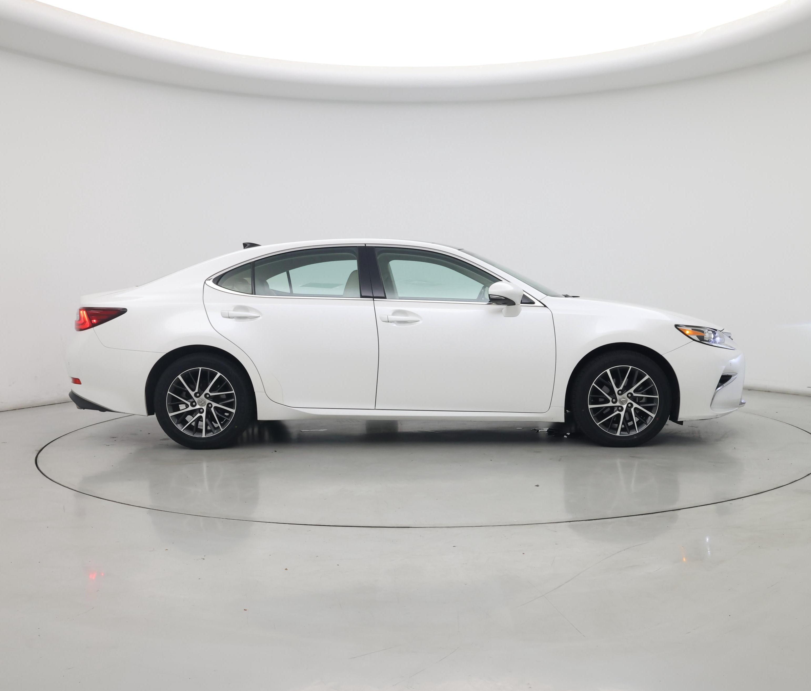 Thumbnail: 2017 Lexus ES - 7