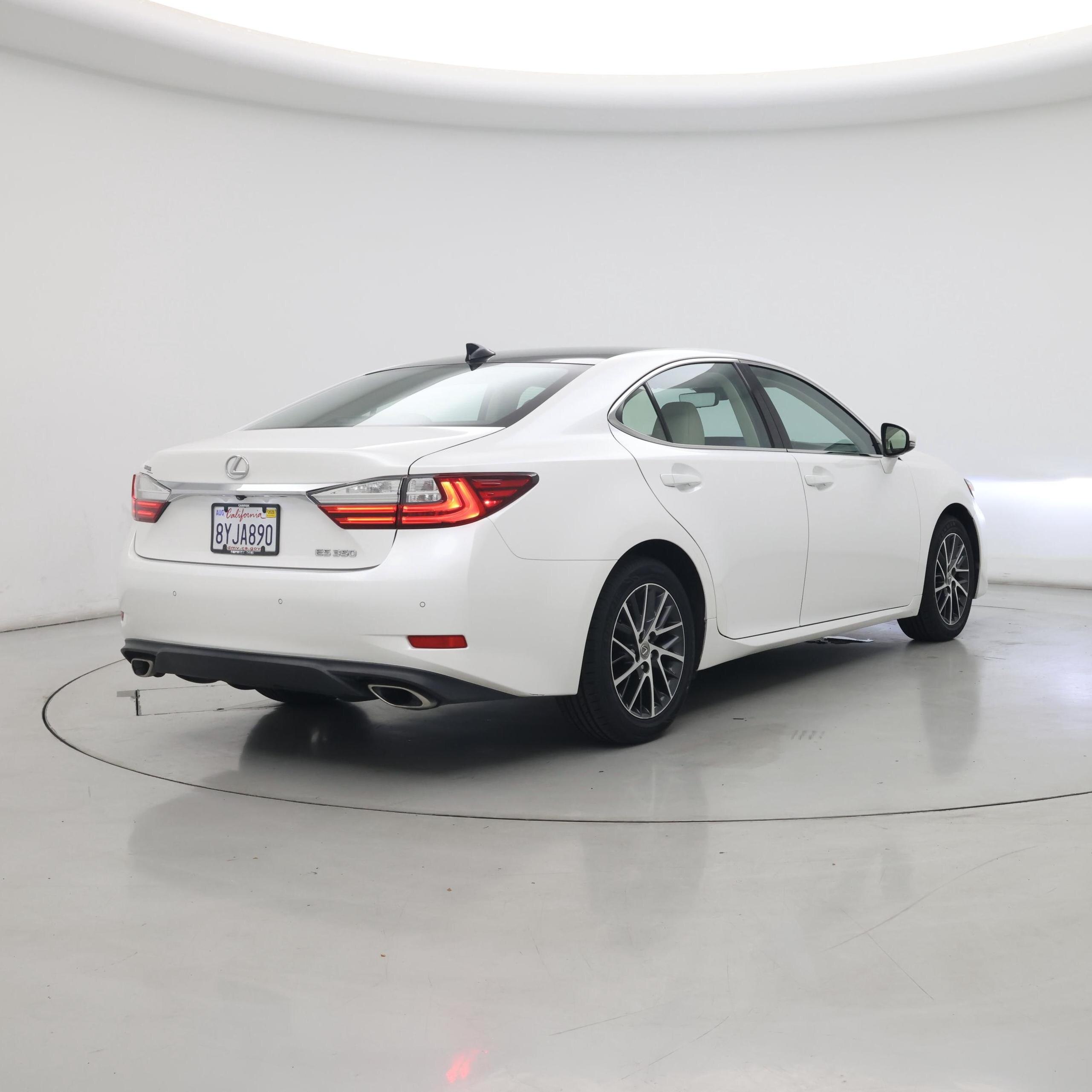 Thumbnail: 2017 Lexus ES - 8