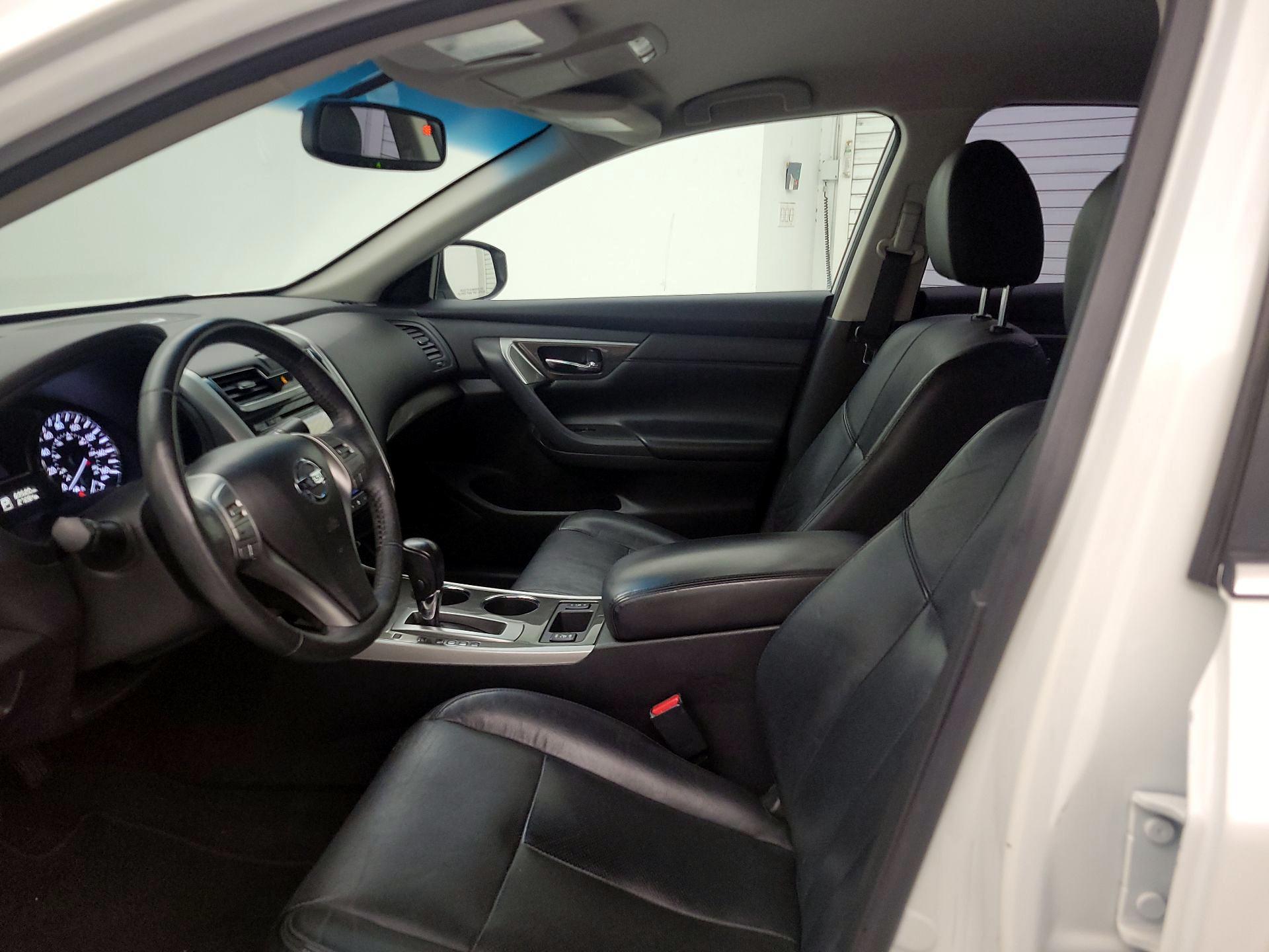 Thumbnail: 2015 Nissan Altima - 11