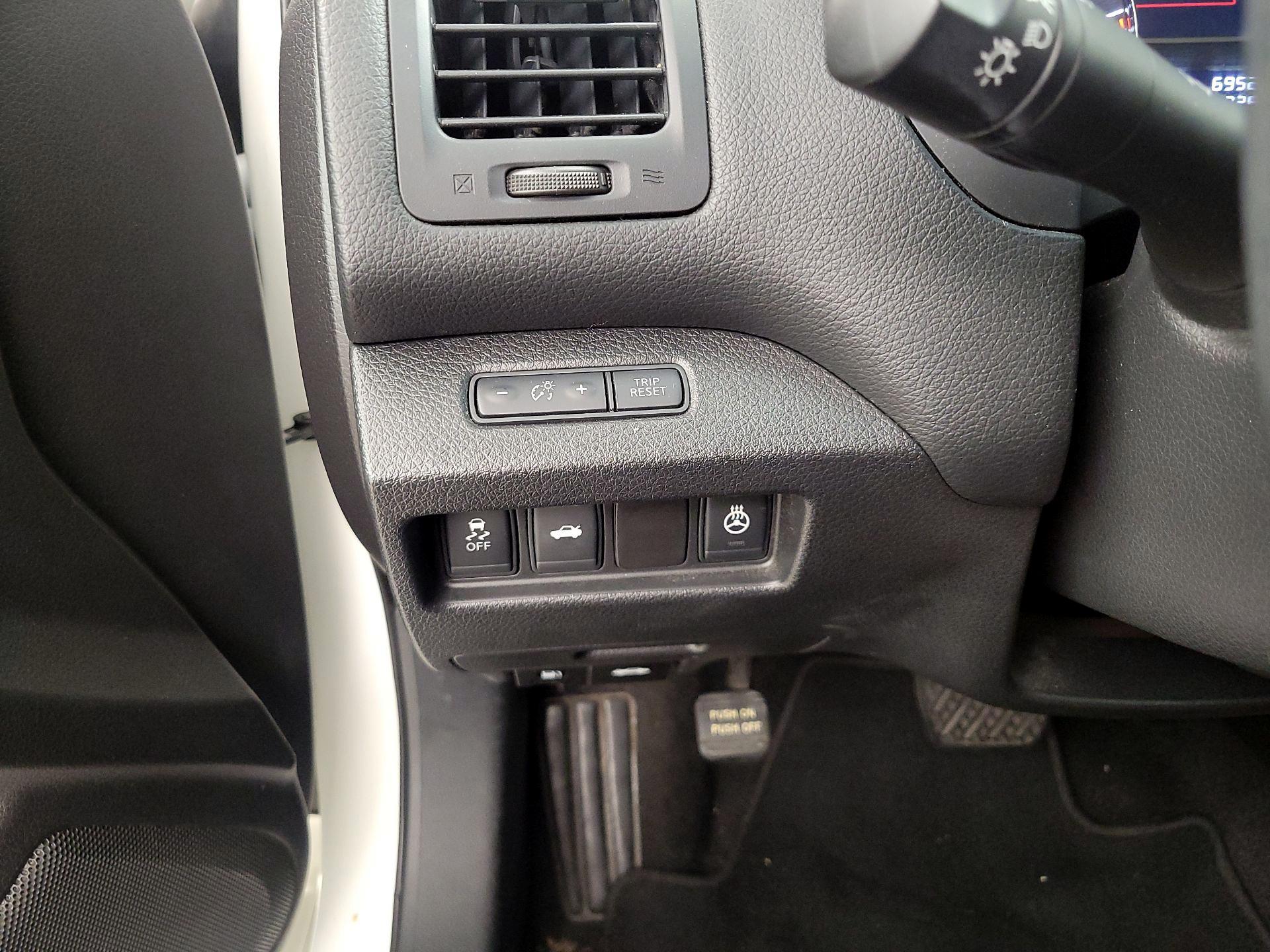 Thumbnail: 2015 Nissan Altima - 13