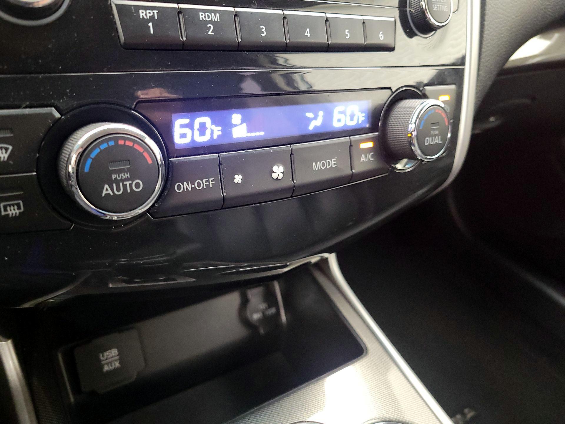 Thumbnail: 2015 Nissan Altima - 16