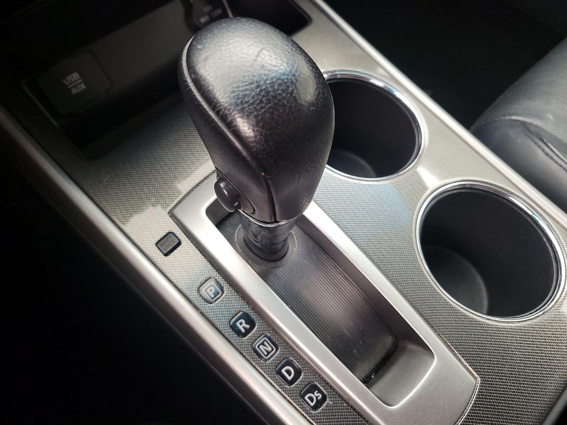 Thumbnail: 2015 Nissan Altima - 17