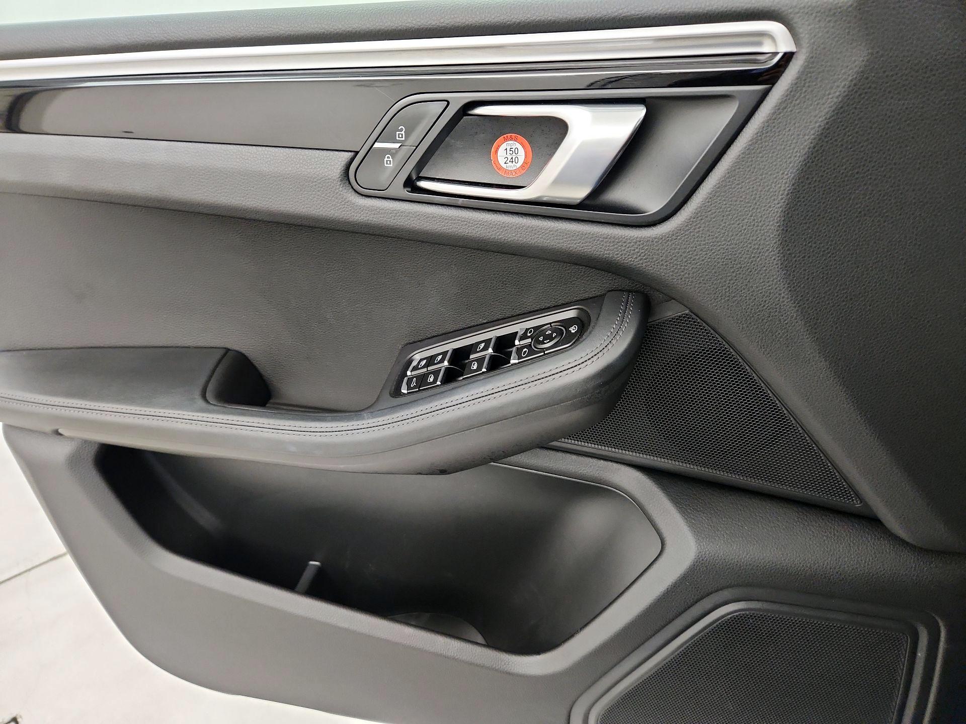 Thumbnail: 2021 Porsche Macan - 12