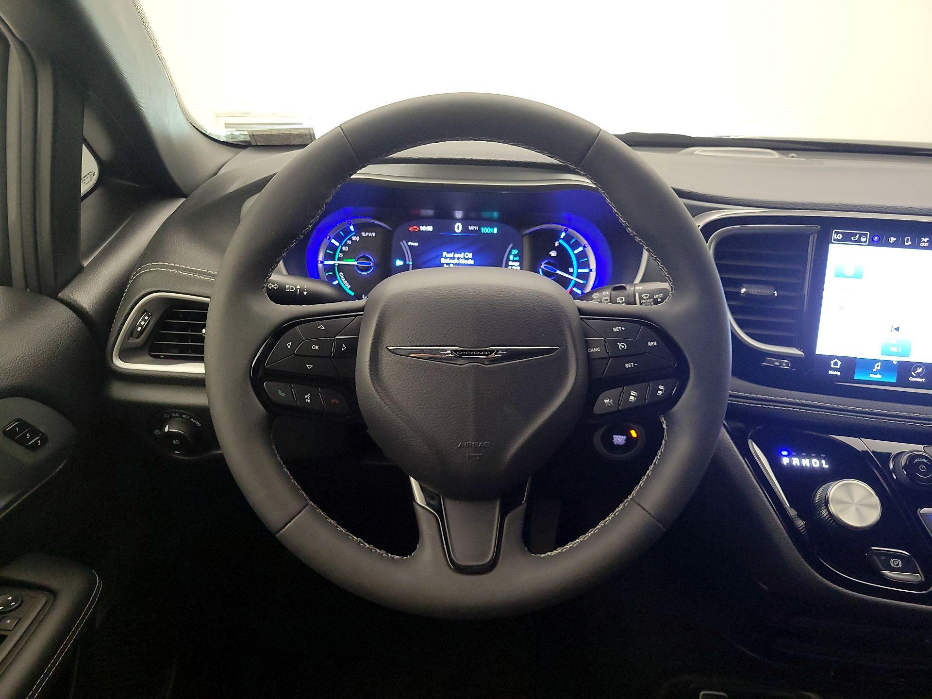 Thumbnail: 2023 Chrysler Pacifica - 10