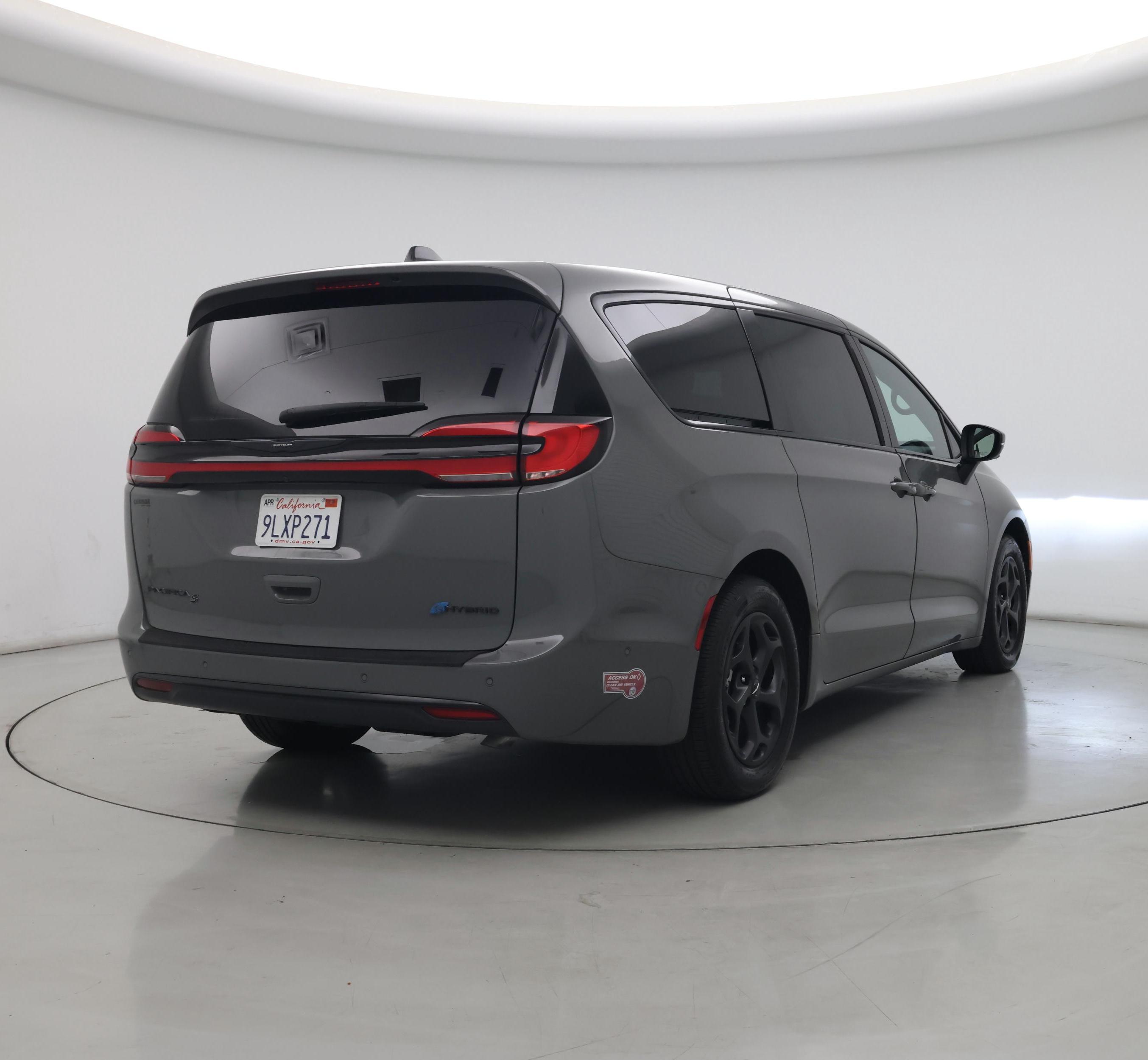 Thumbnail: 2023 Chrysler Pacifica - 8