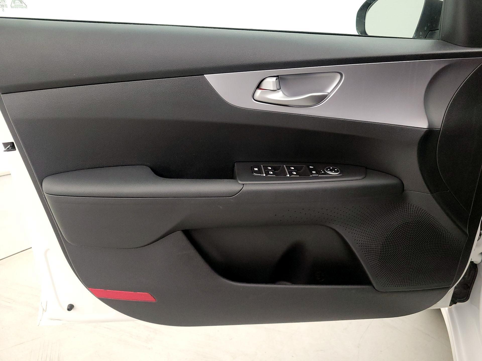 Thumbnail: 2022 Kia Forte - 12