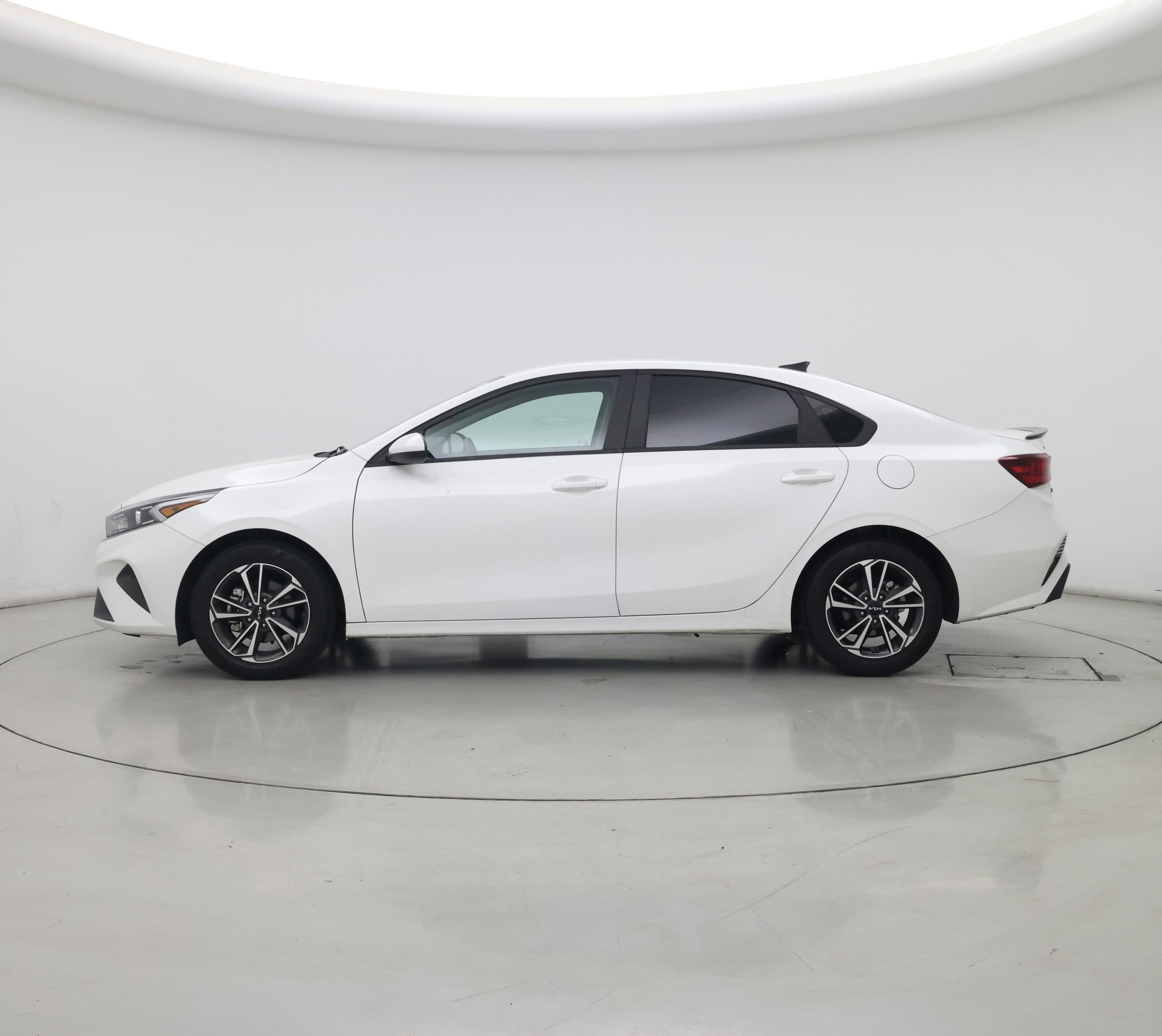 Thumbnail: 2022 Kia Forte - 3